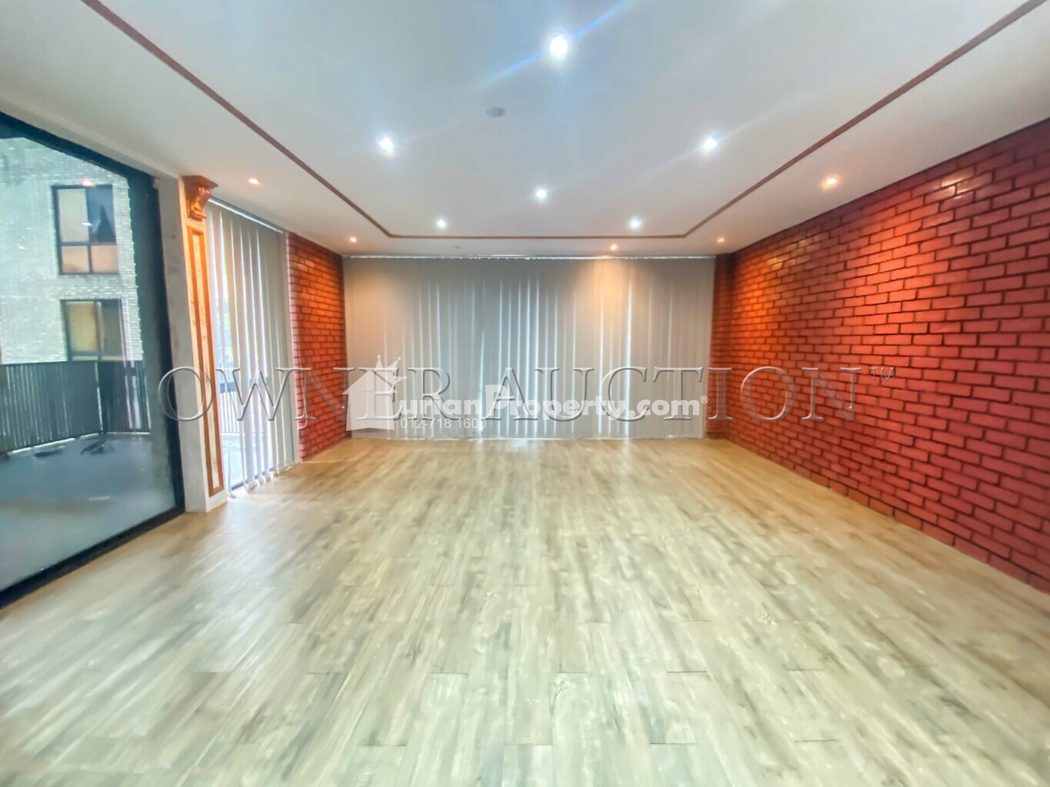 Apartment For Auction at Pusat Komersial LGSB