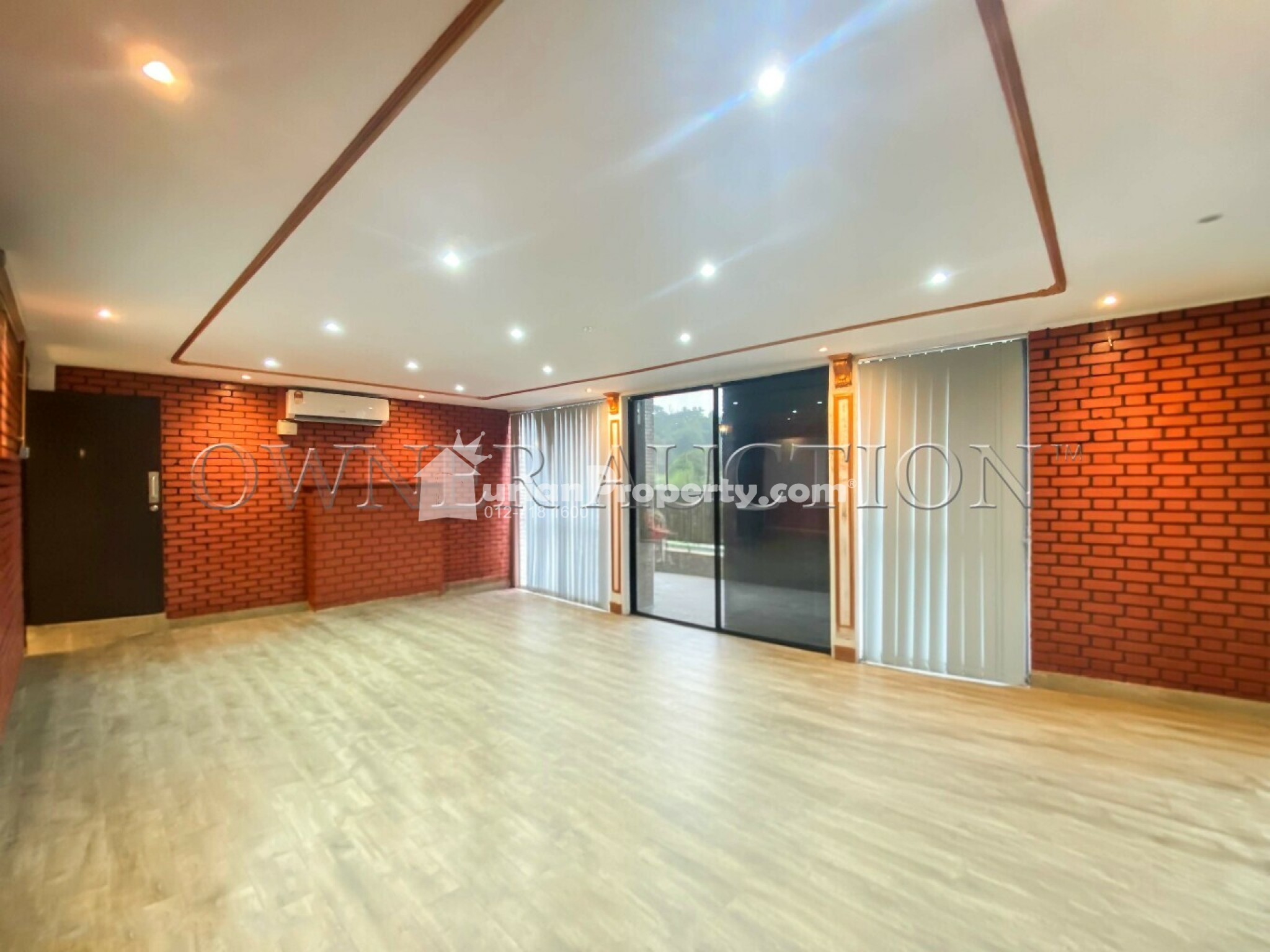 Apartment For Auction at Pusat Komersial LGSB