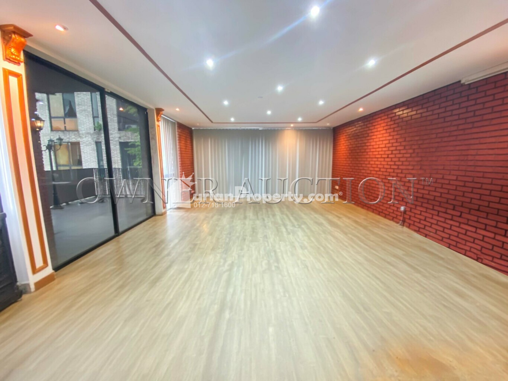 Apartment For Auction at Pusat Komersial LGSB