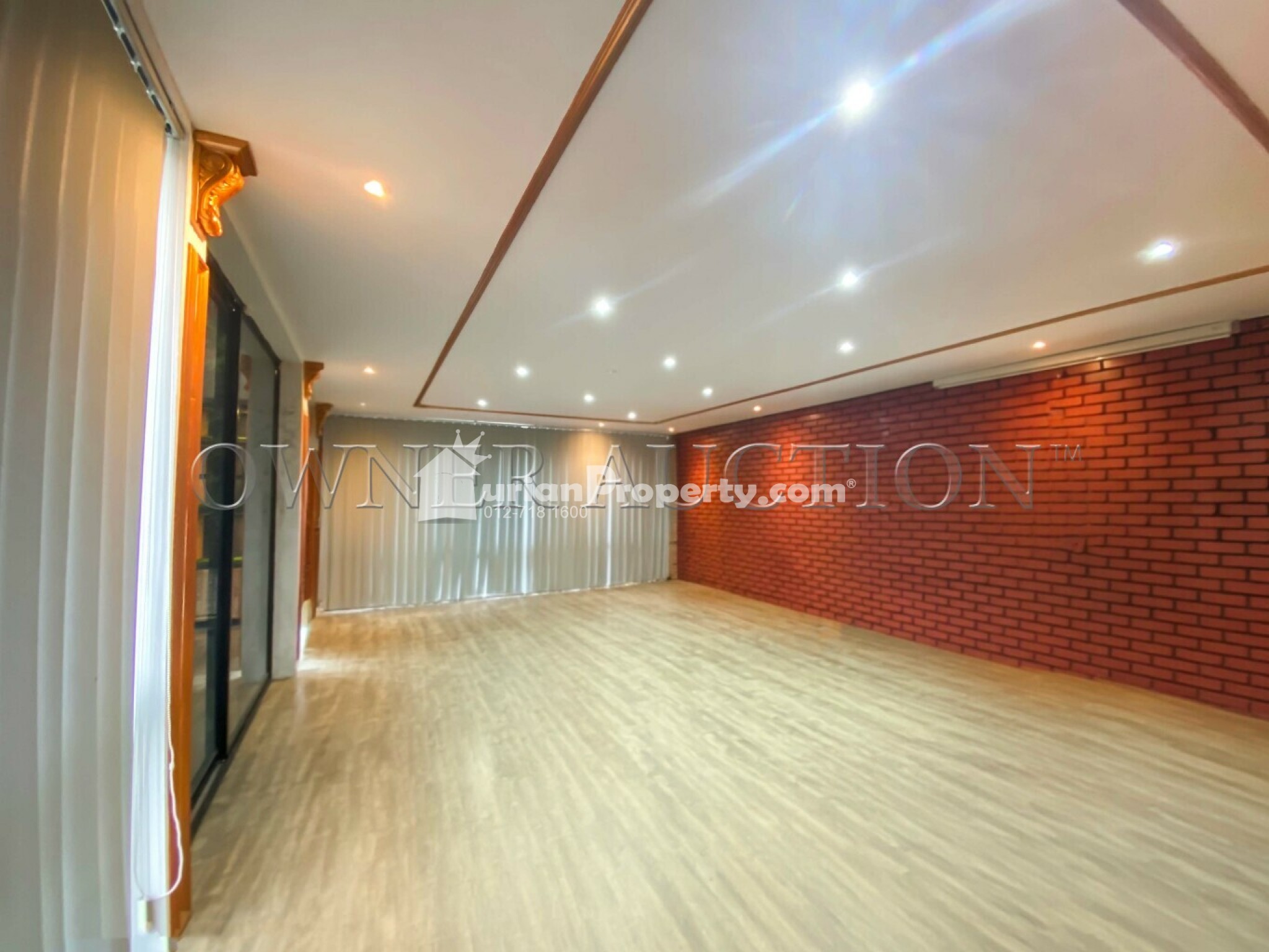 Apartment For Auction at Pusat Komersial LGSB