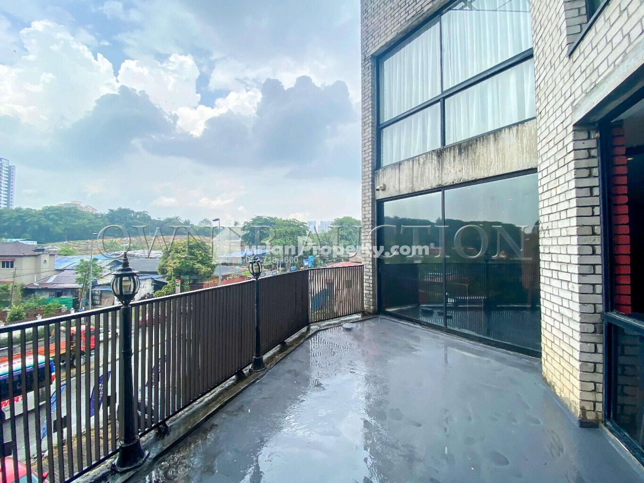Apartment For Auction at Pusat Komersial LGSB