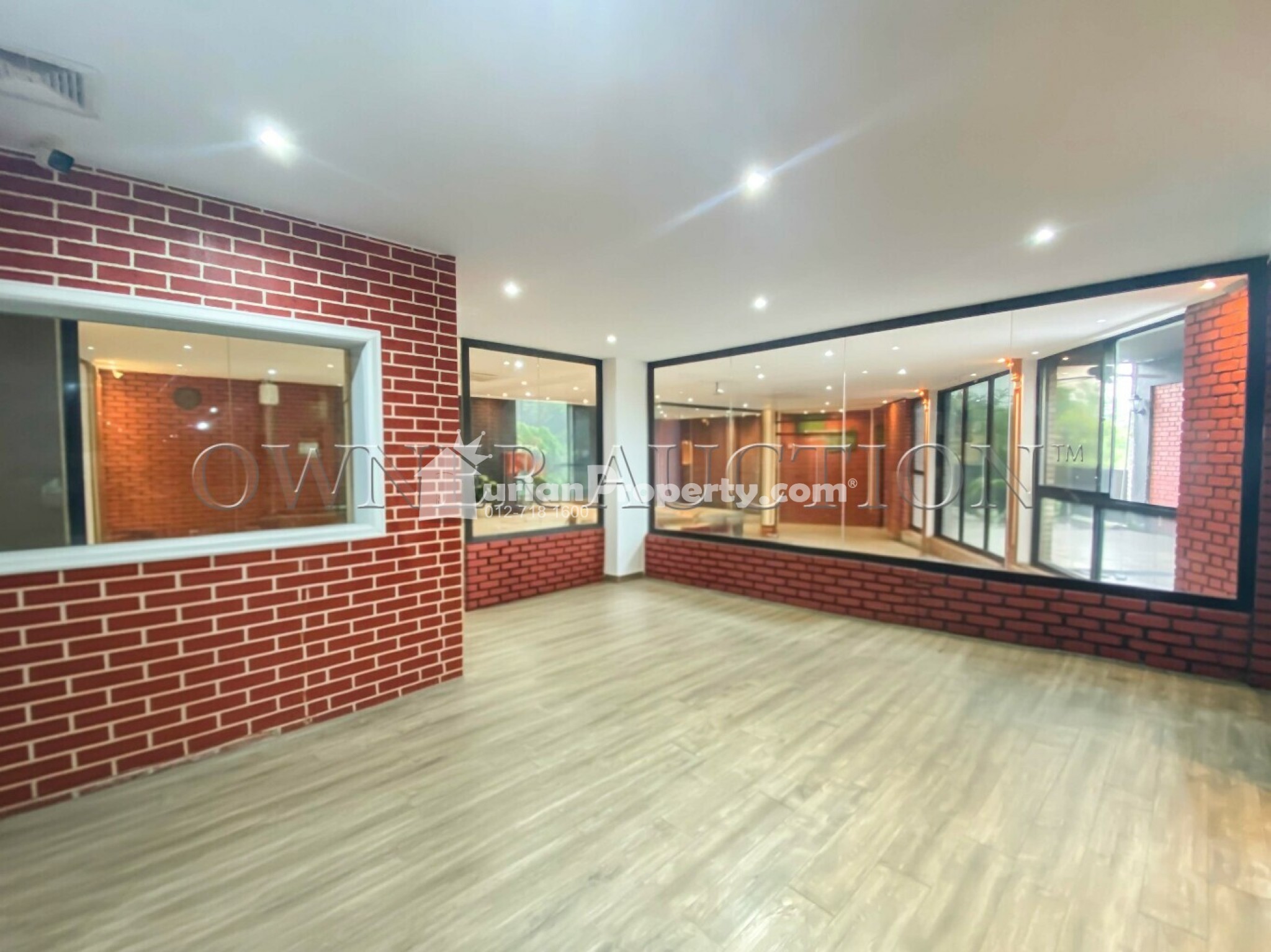 Apartment For Auction at Pusat Komersial LGSB