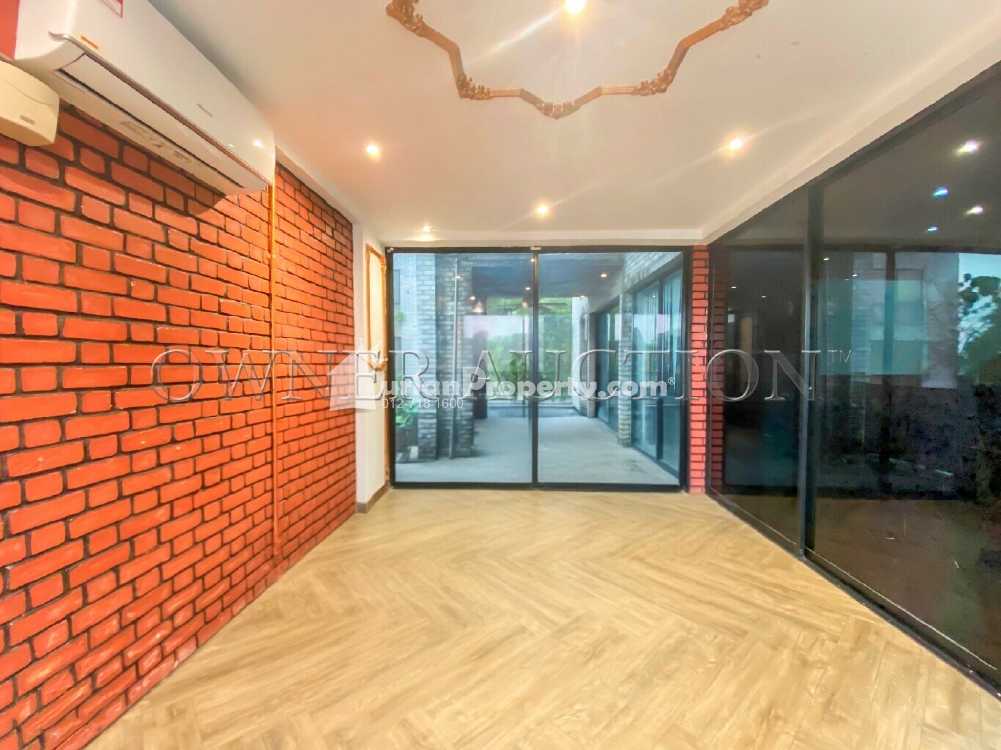 Apartment For Auction at Pusat Komersial LGSB