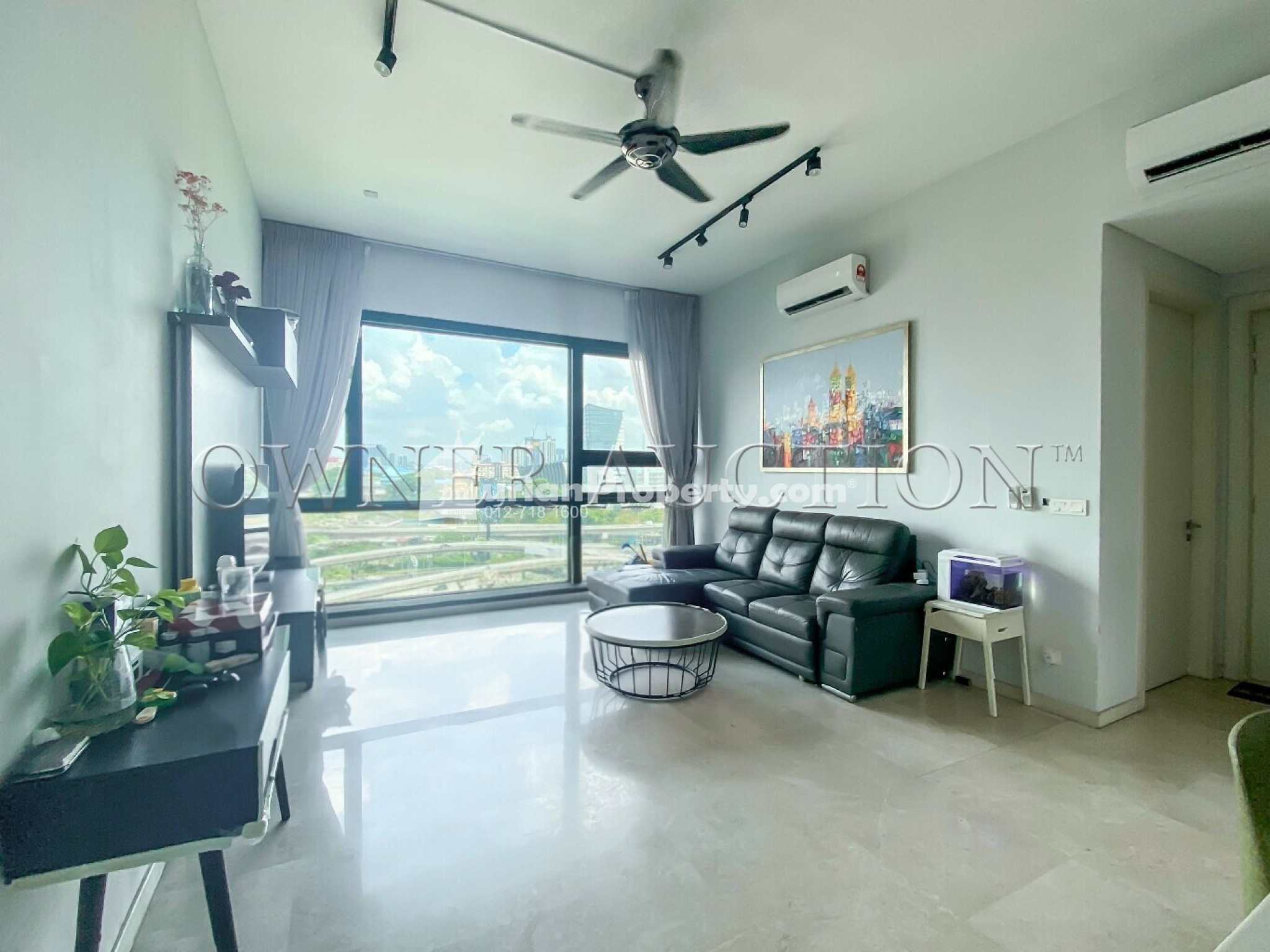 Condo For Auction at Vogue Suite 1