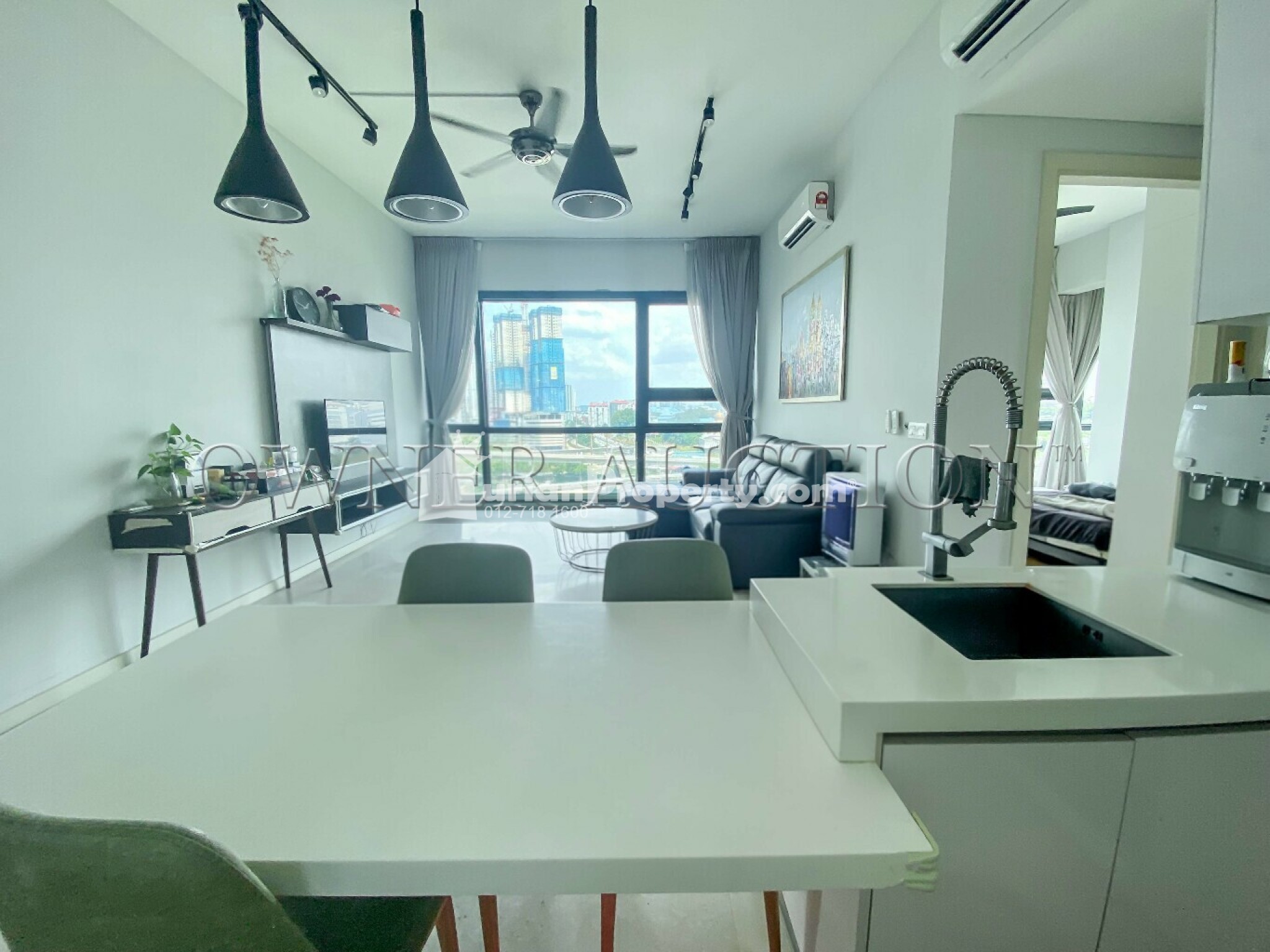 Condo For Auction at Vogue Suite 1