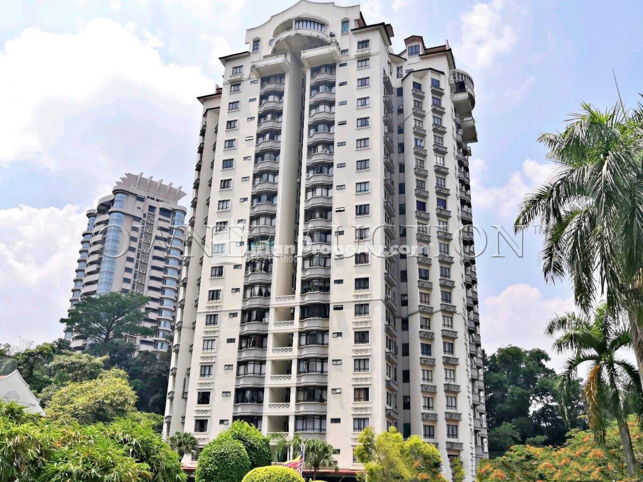 Penthouse For Auction at Robson Condominium