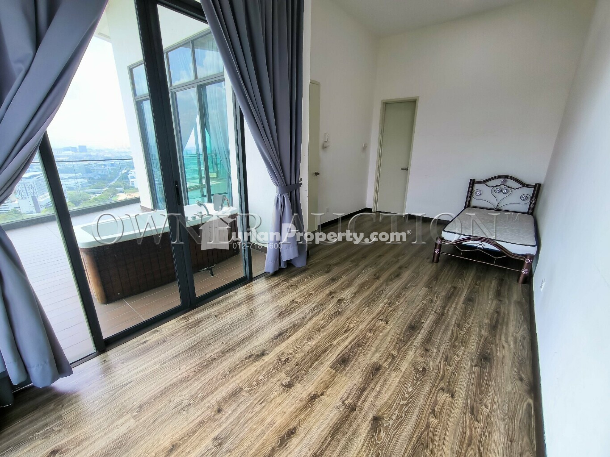 Condo For Auction at Cristal Serin Residence