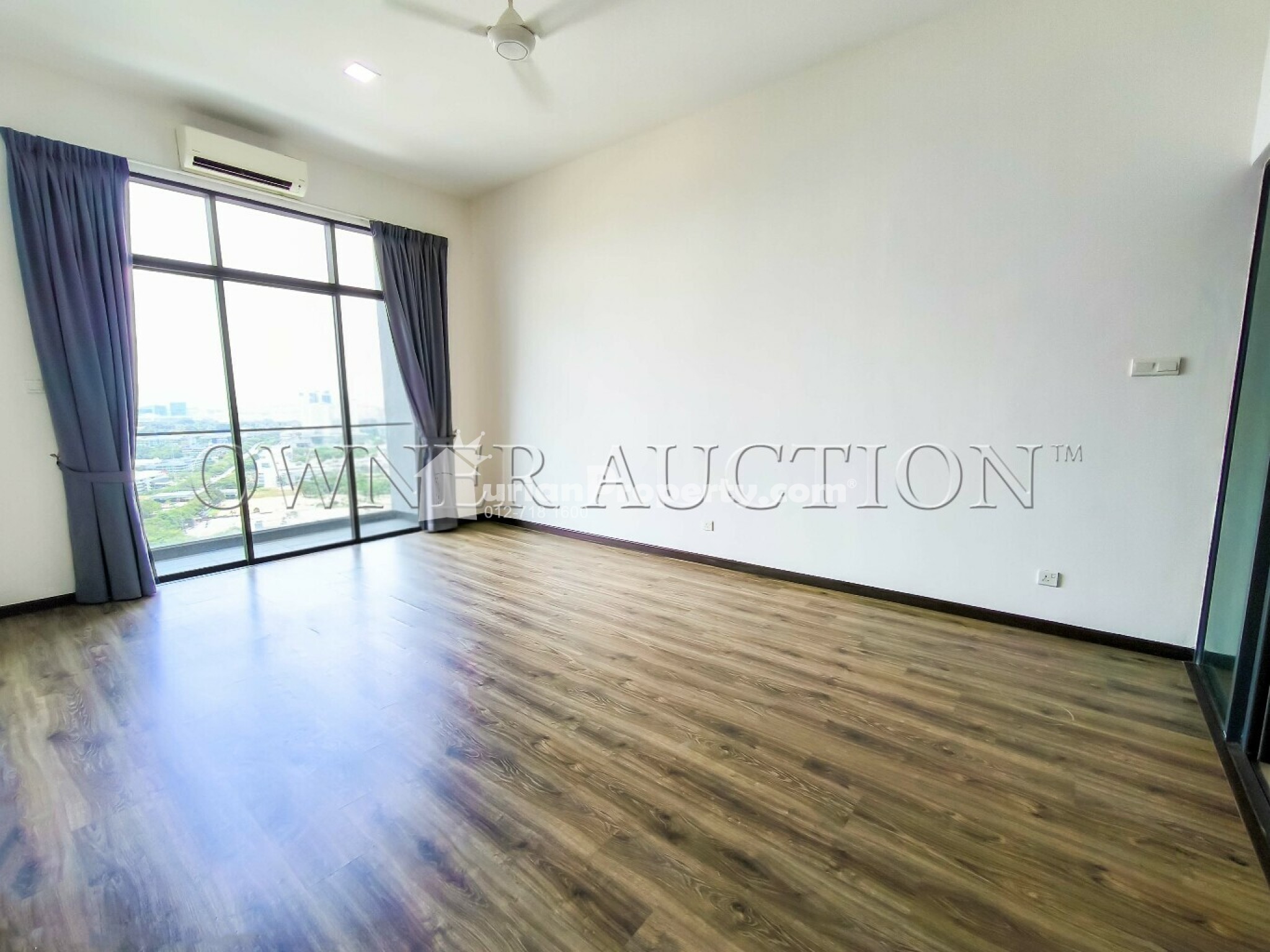 Condo For Auction at Cristal Serin Residence