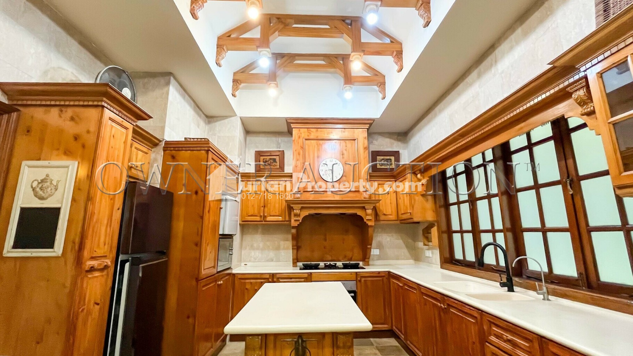 Penthouse For Auction at Robson Condominium