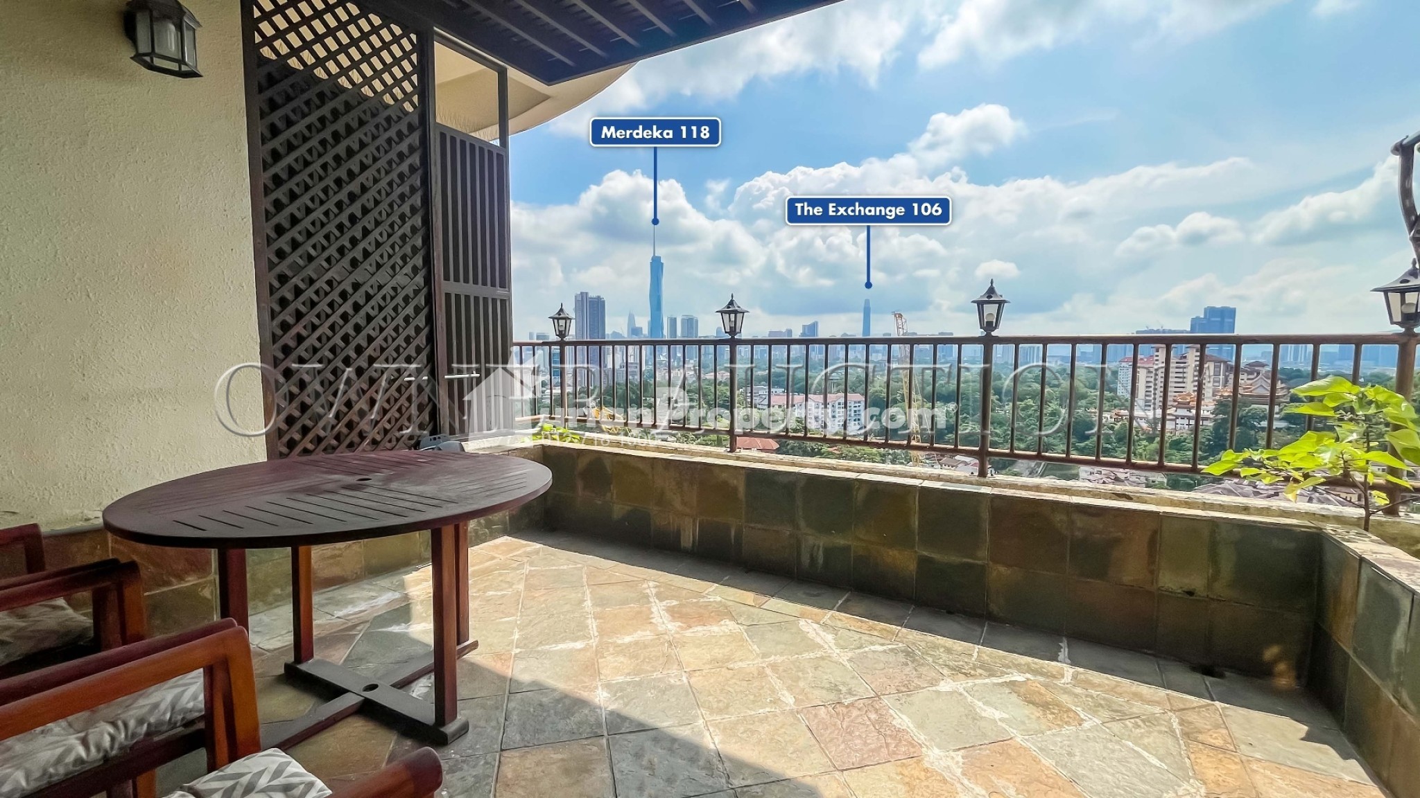 Penthouse For Auction at Robson Condominium