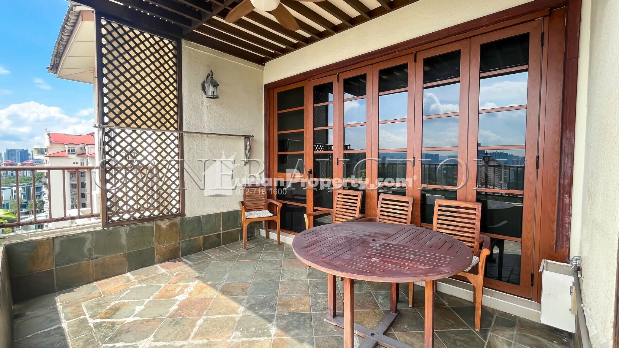 Penthouse For Auction at Robson Condominium