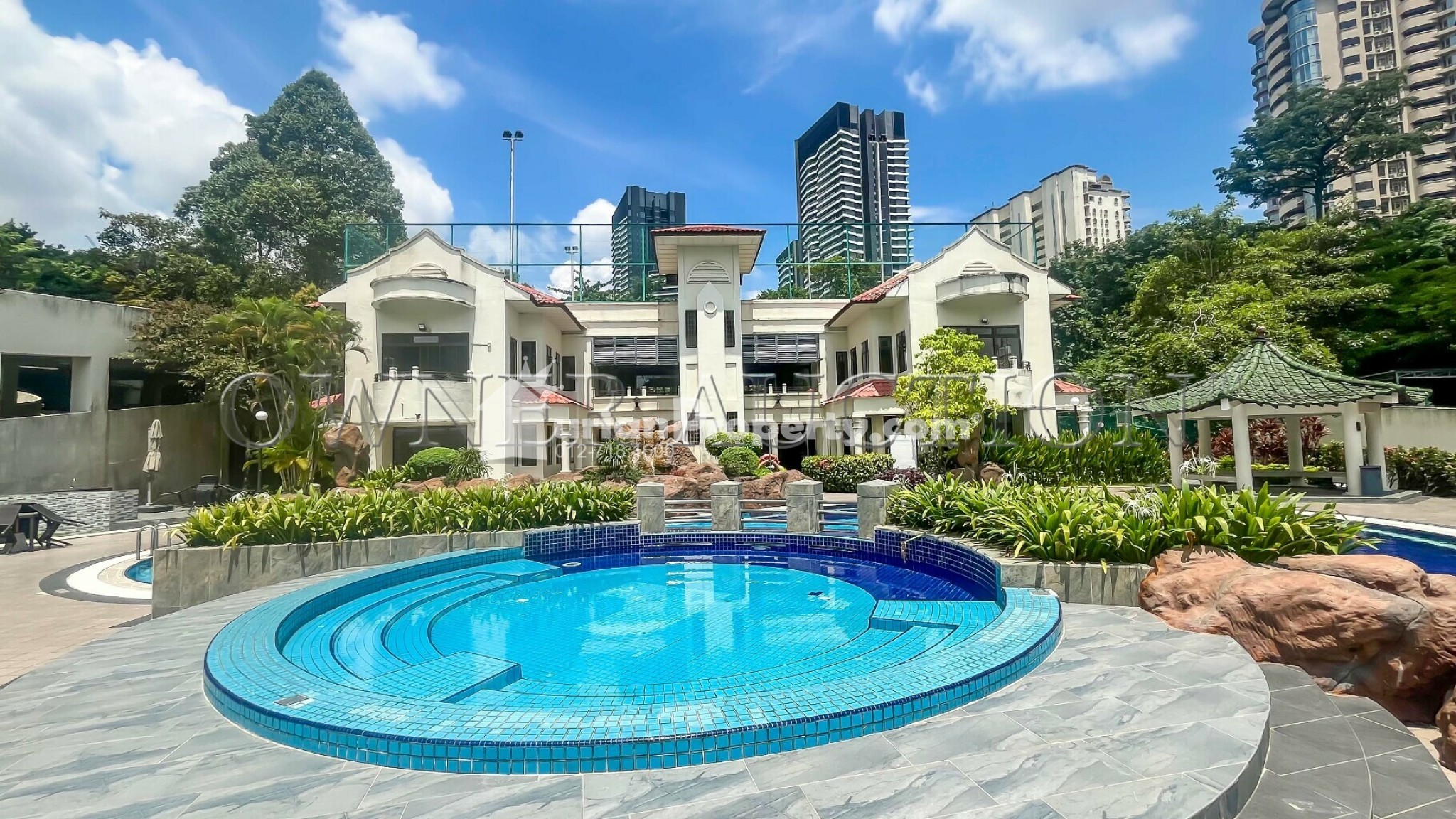 Penthouse For Auction at Robson Condominium