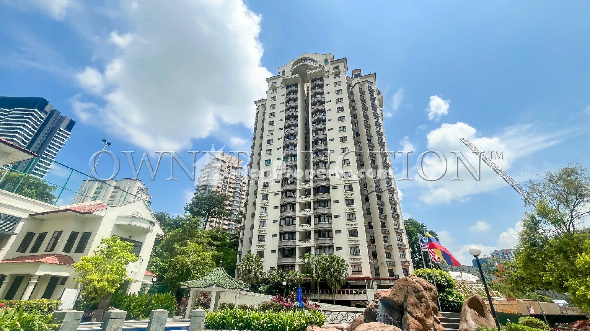 Penthouse For Auction at Robson Condominium