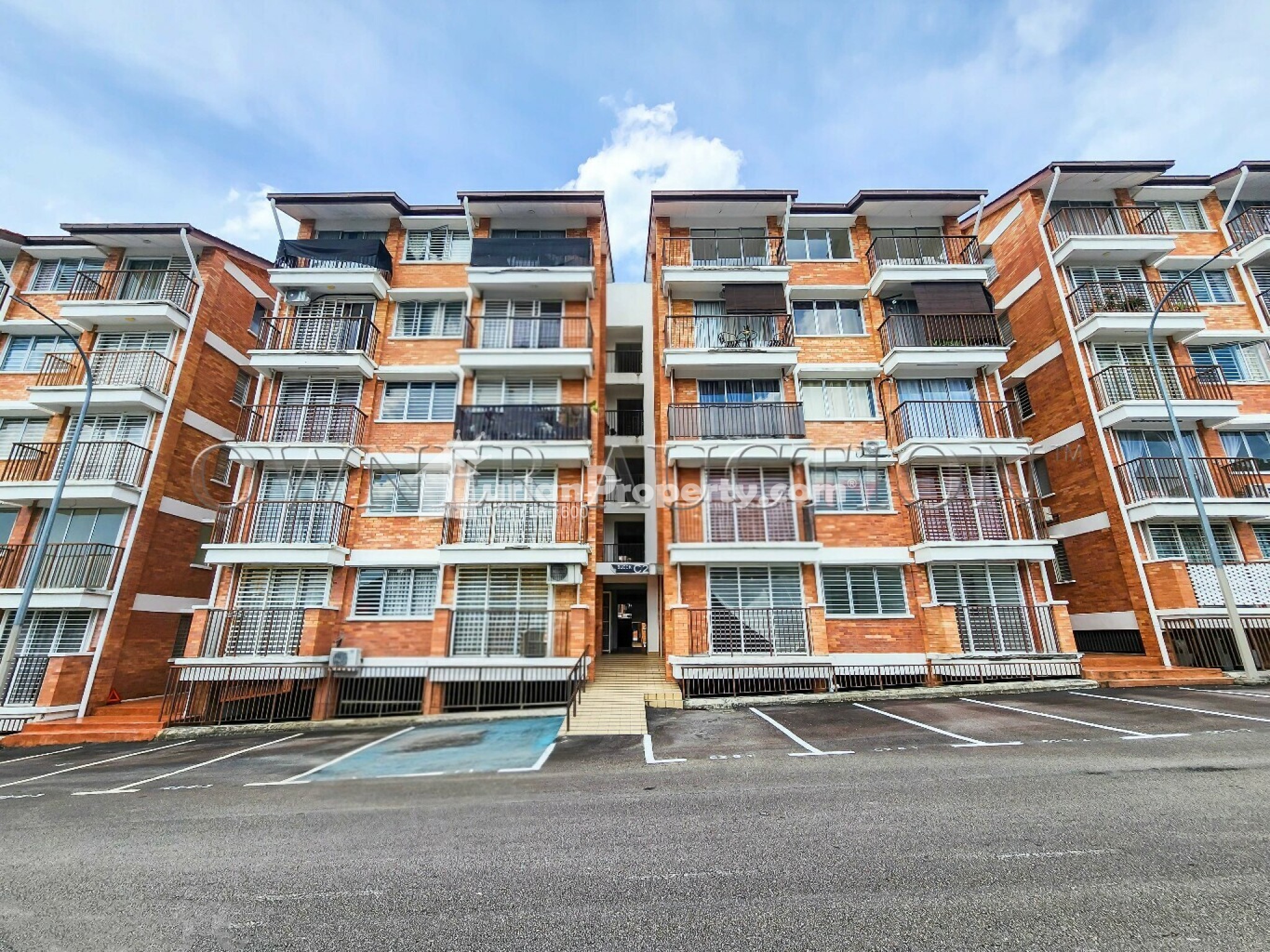 Apartment For Auction at Goodview Heights