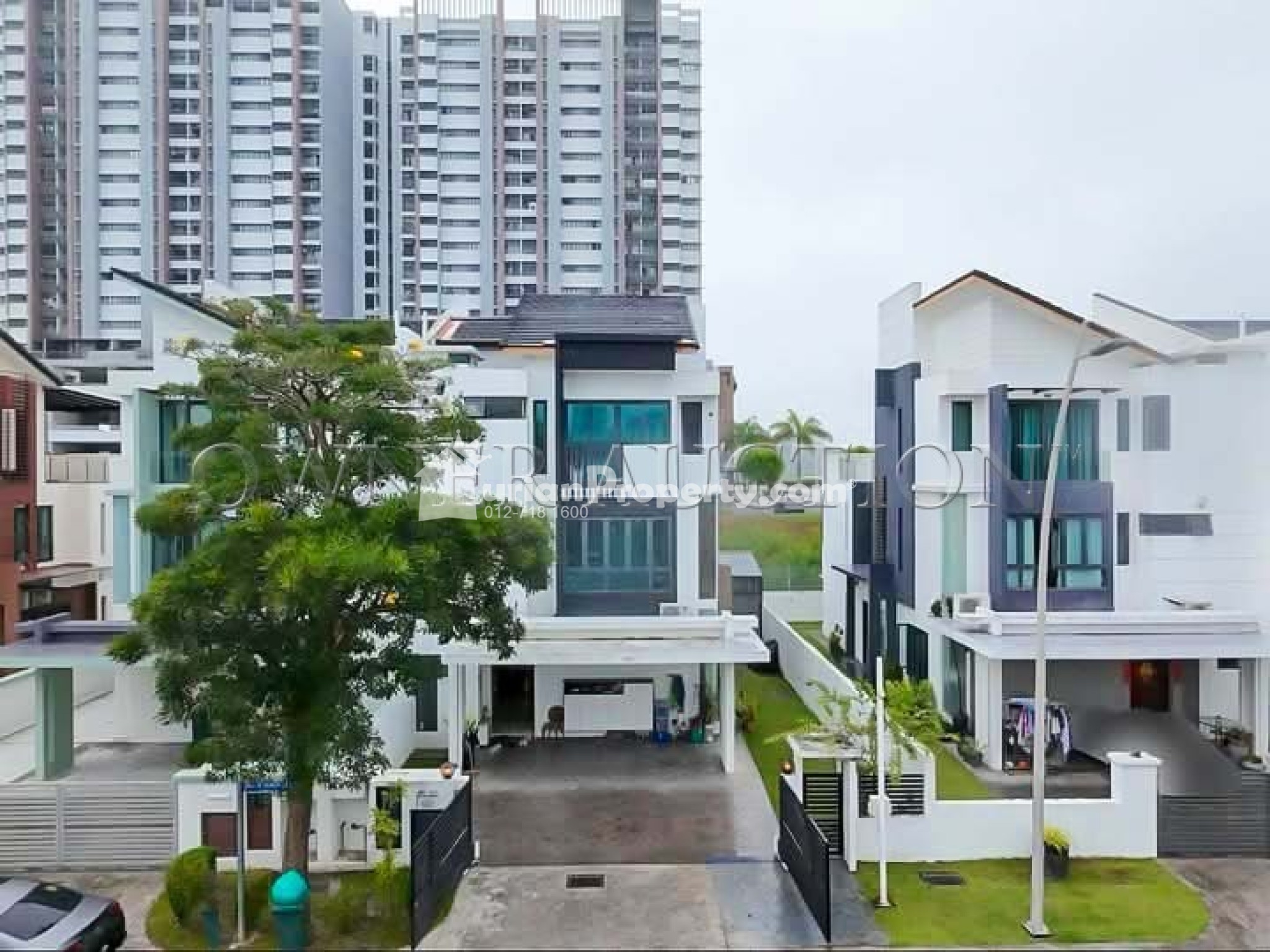 Semi D For Auction at Sunville