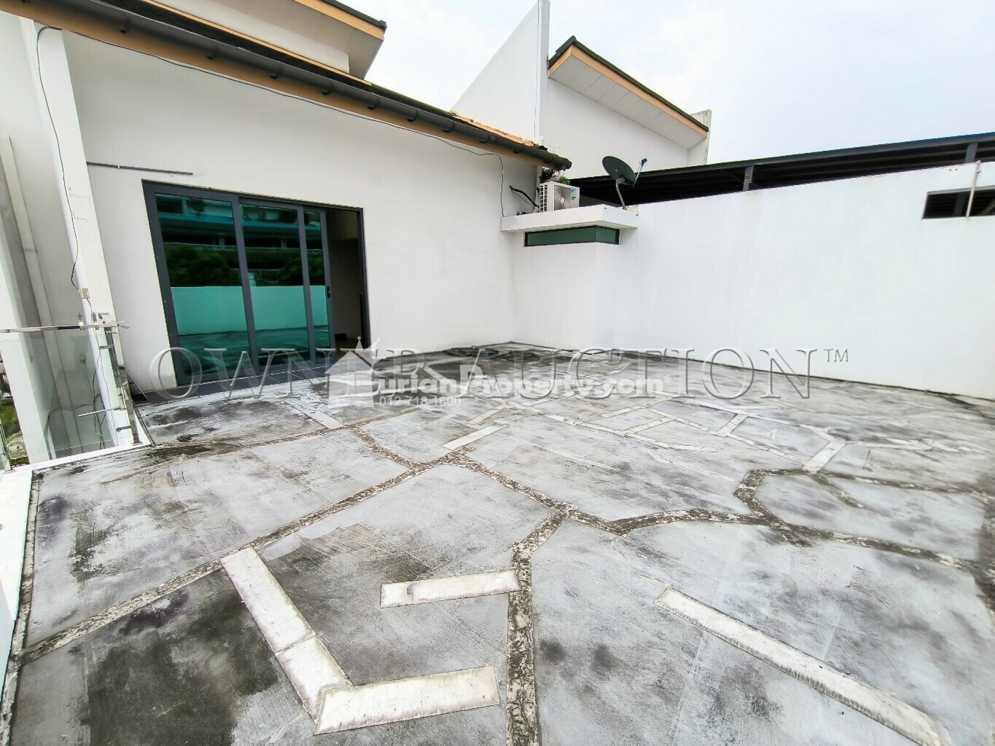 Semi D For Auction at Sunville