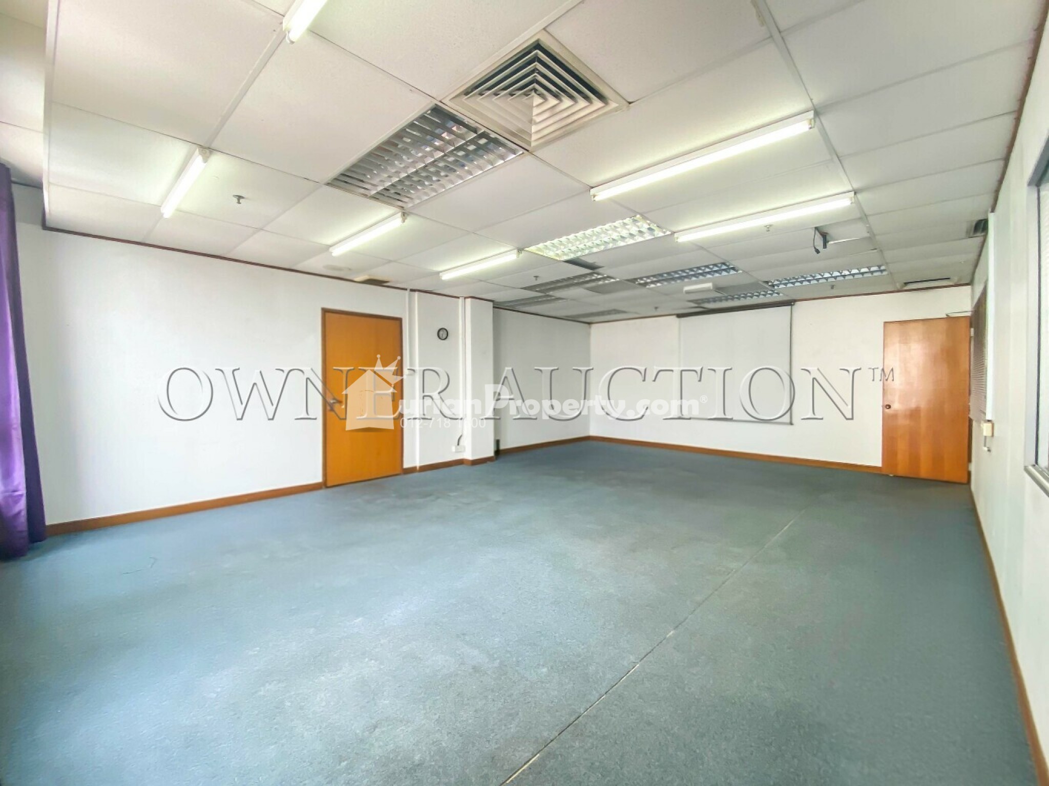 Shop Office For Auction at Amcorp Tower