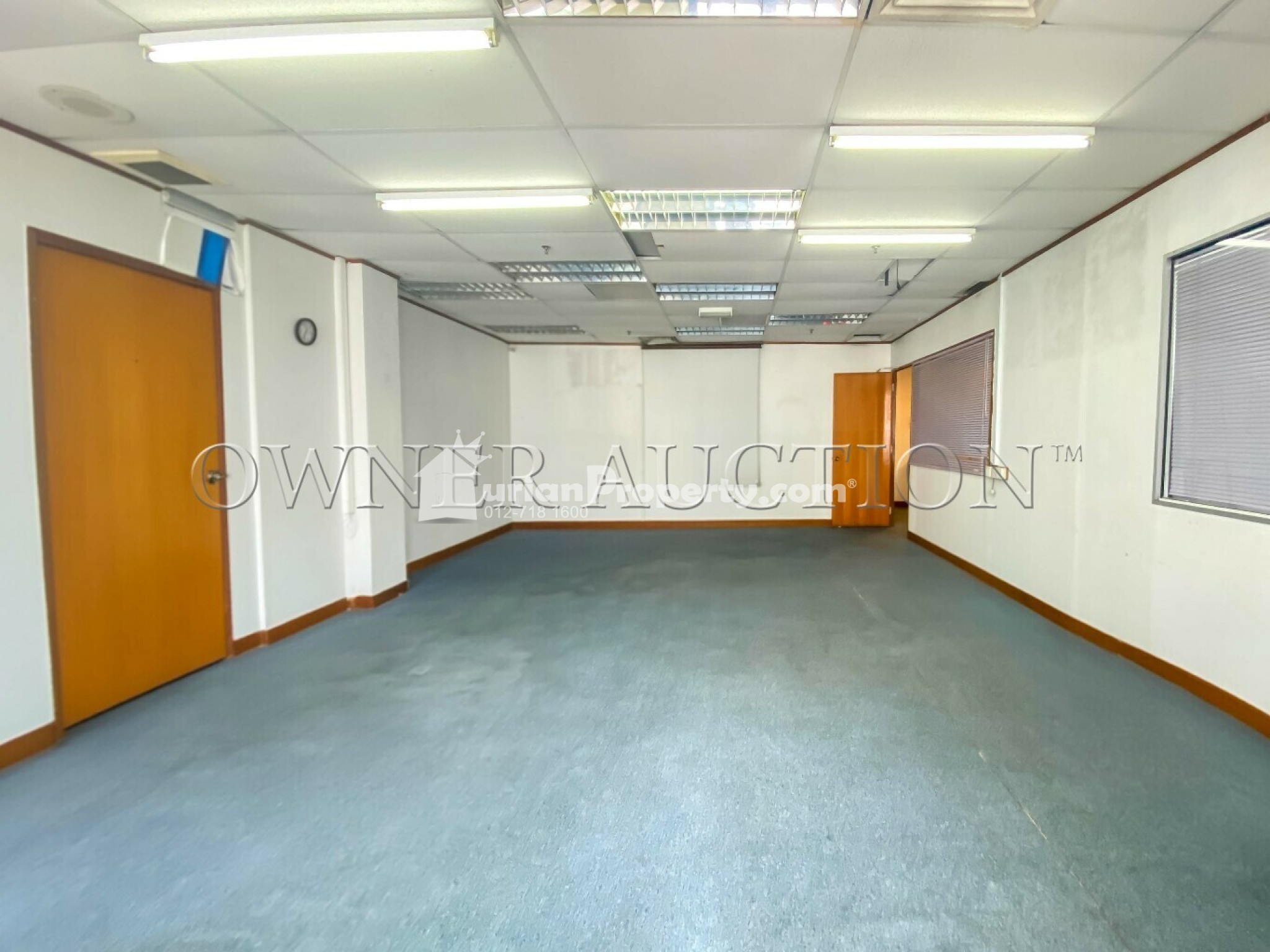 Shop Office For Auction at Amcorp Tower