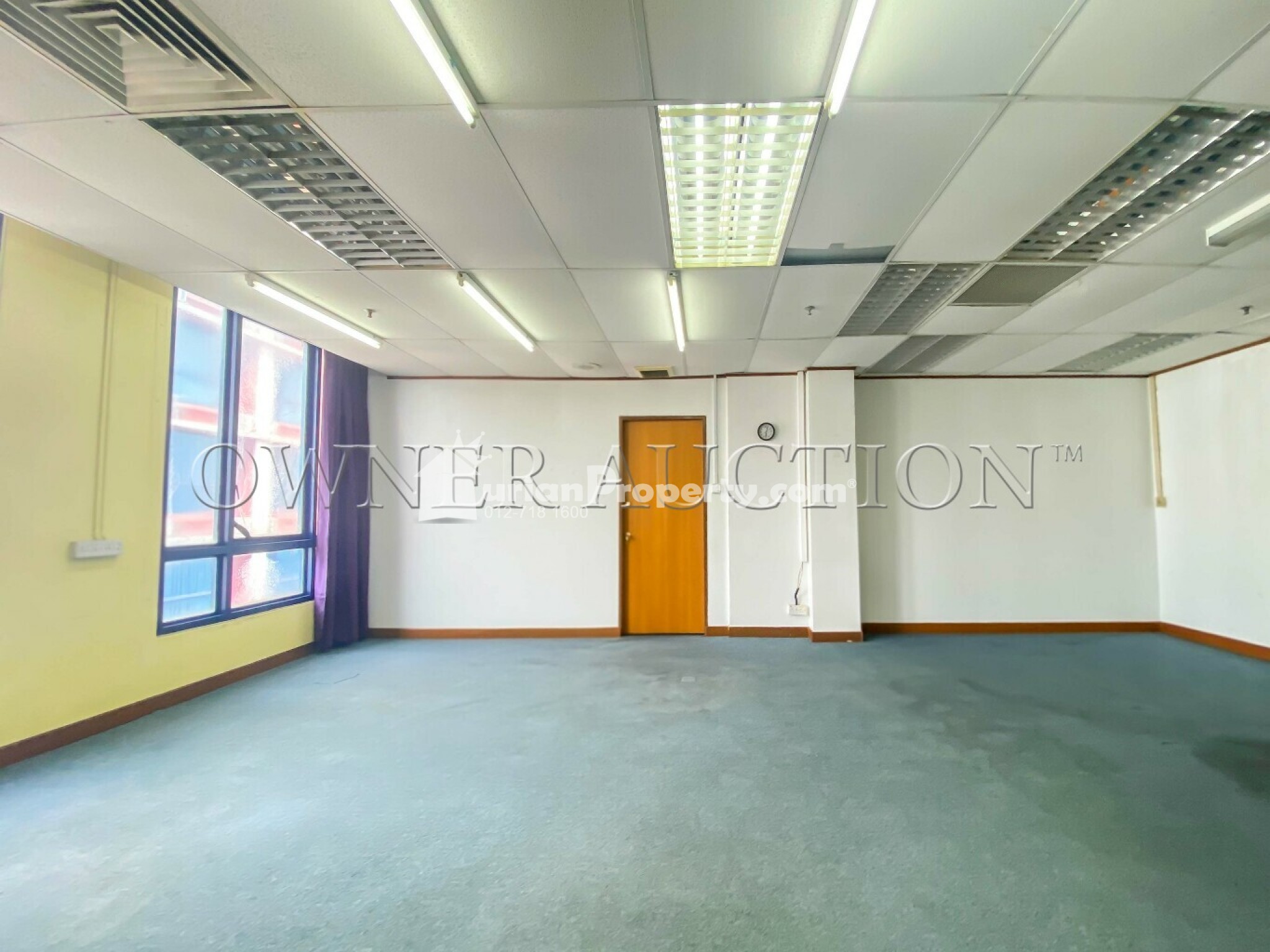 Shop Office For Auction at Amcorp Tower