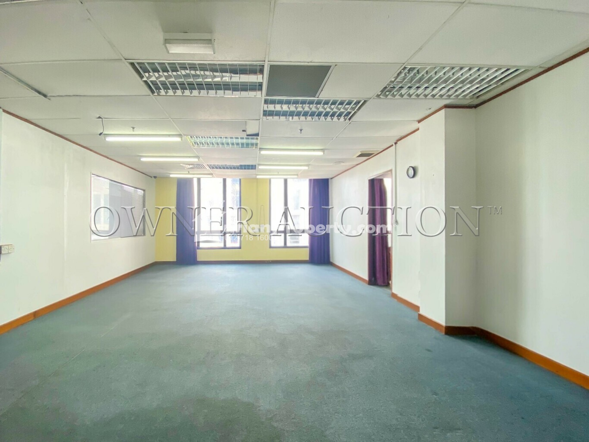 Shop Office For Auction at Amcorp Tower