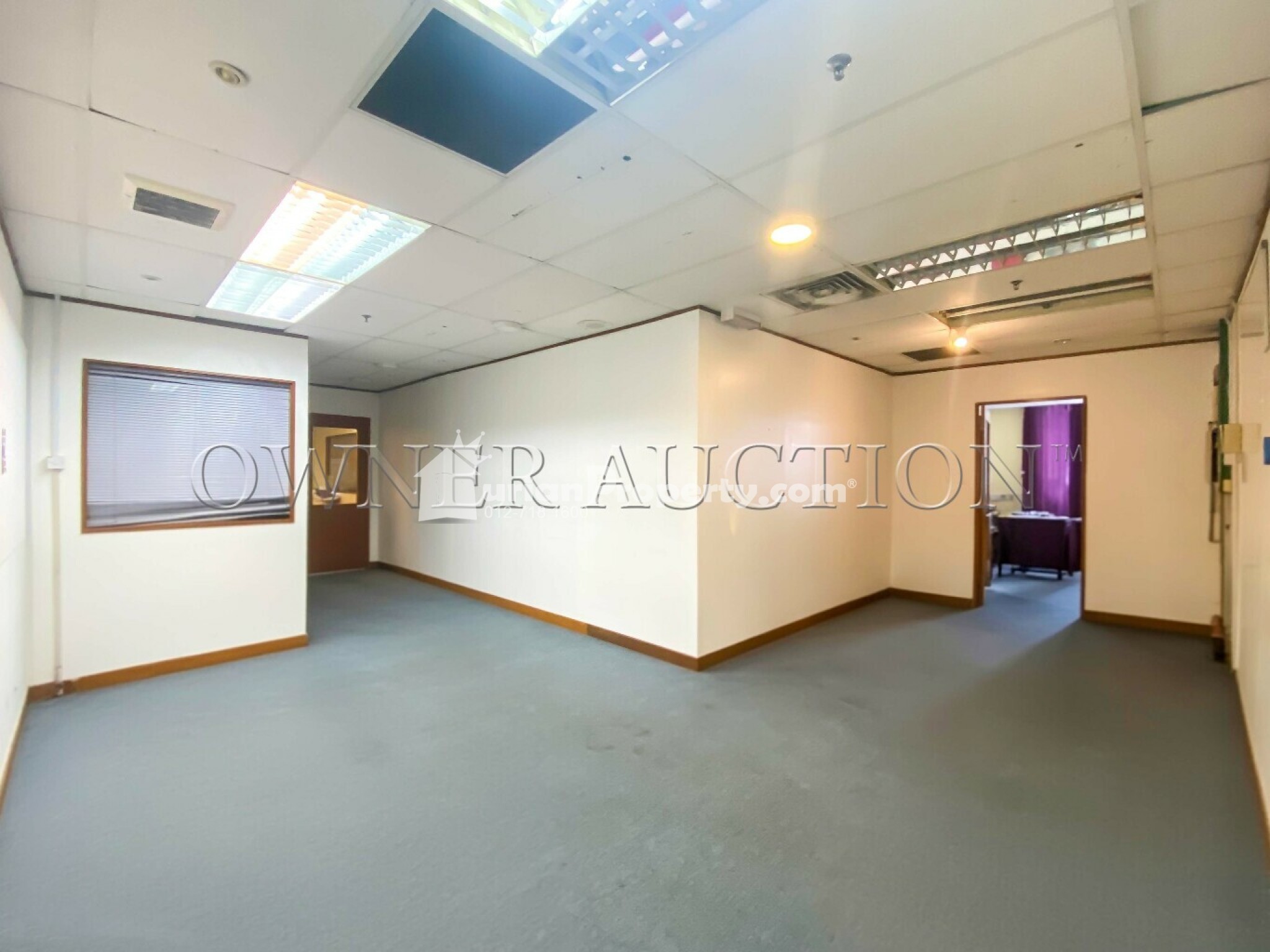 Shop Office For Auction at Amcorp Tower