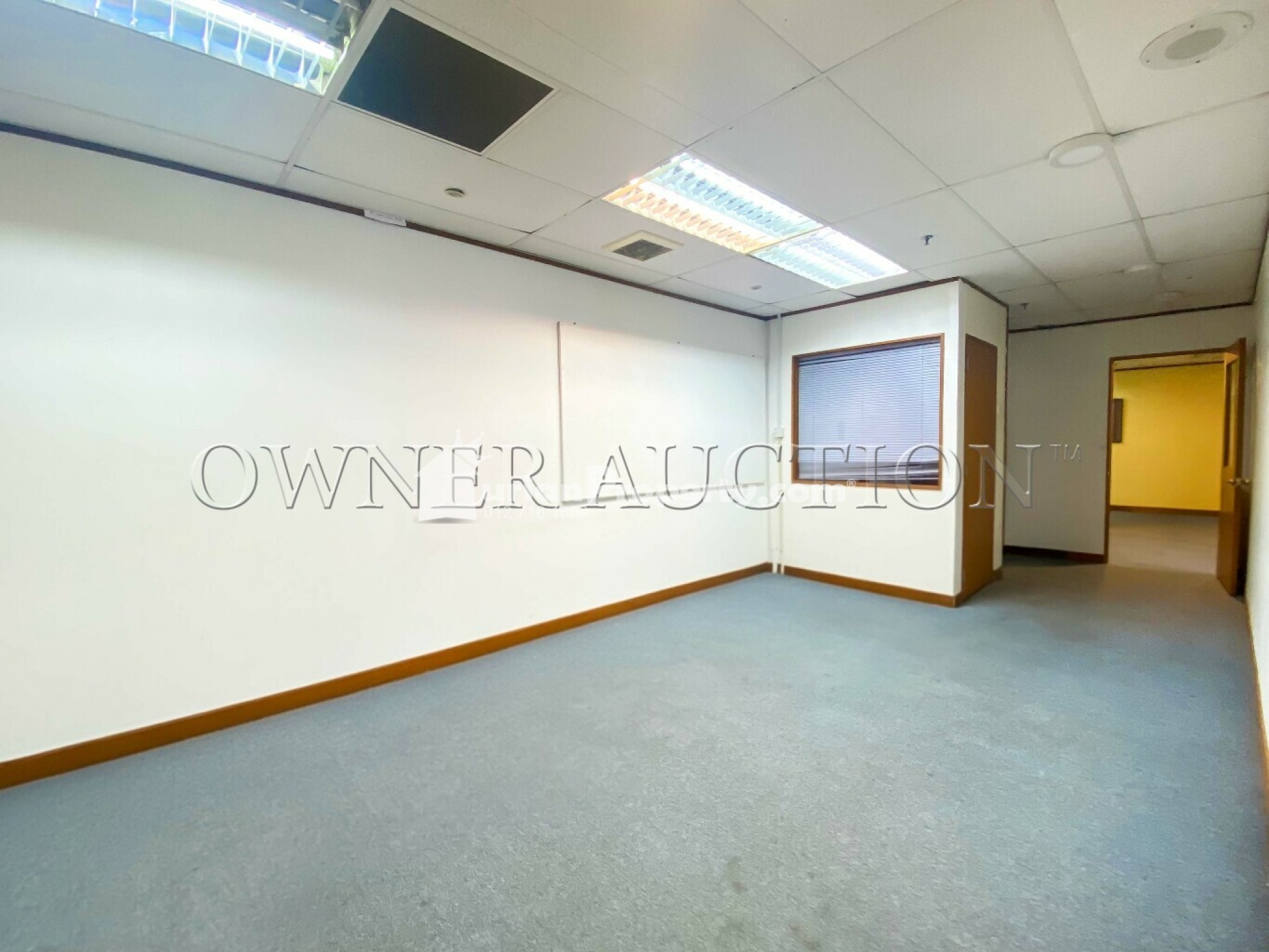 Shop Office For Auction at Amcorp Tower