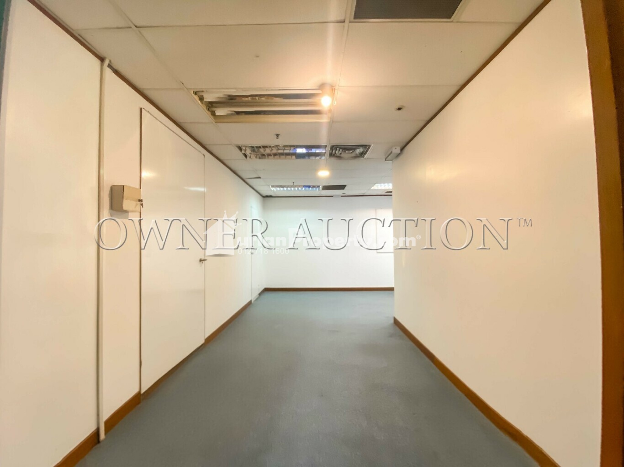 Shop Office For Auction at Amcorp Tower