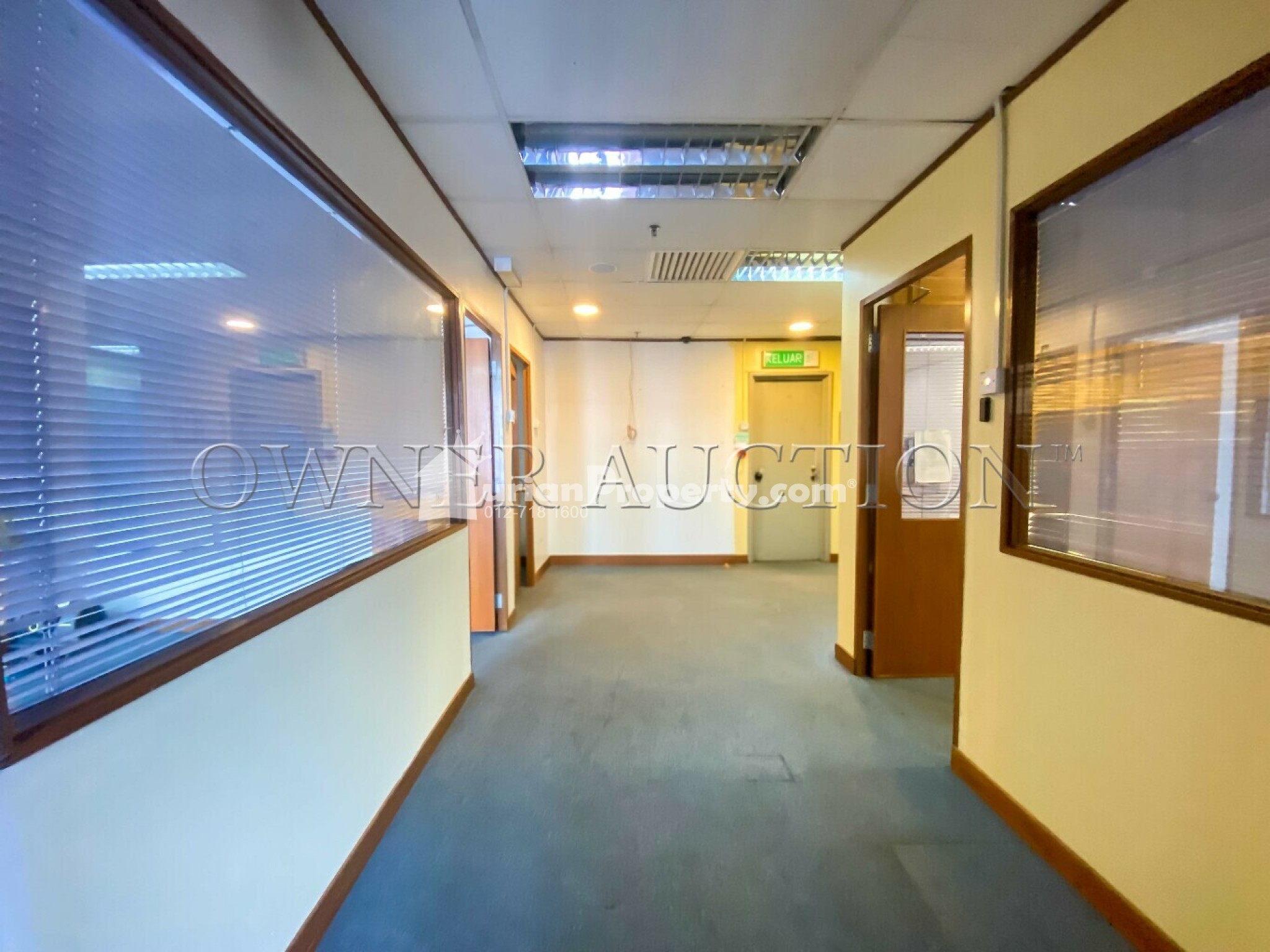 Shop Office For Auction at Amcorp Tower