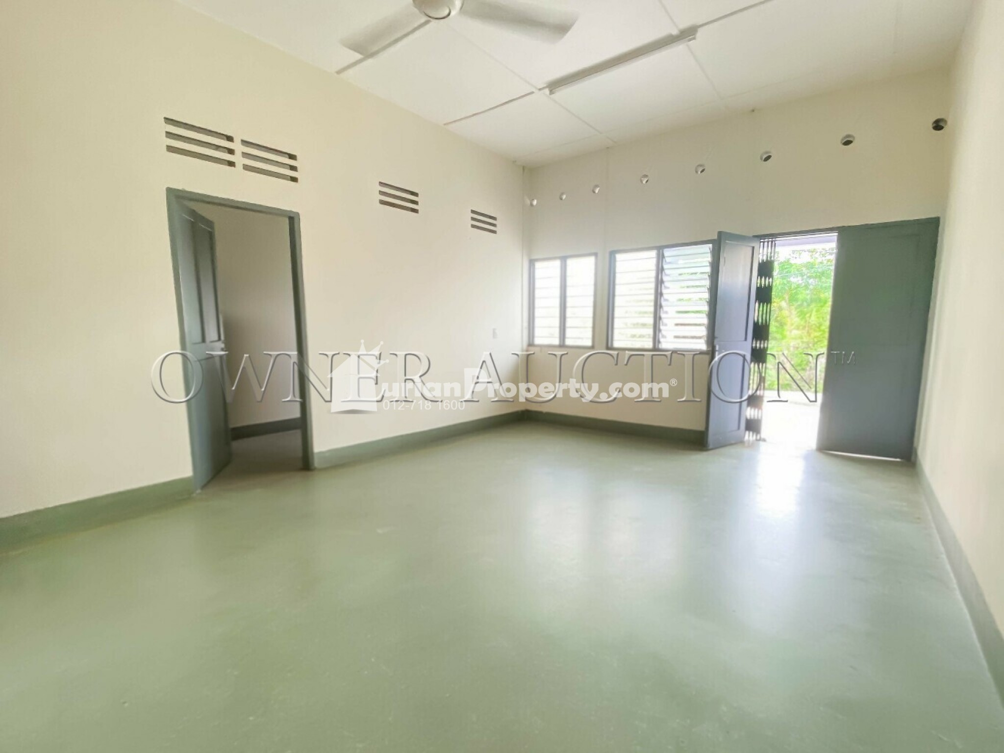 Terrace House For Auction at Section 11