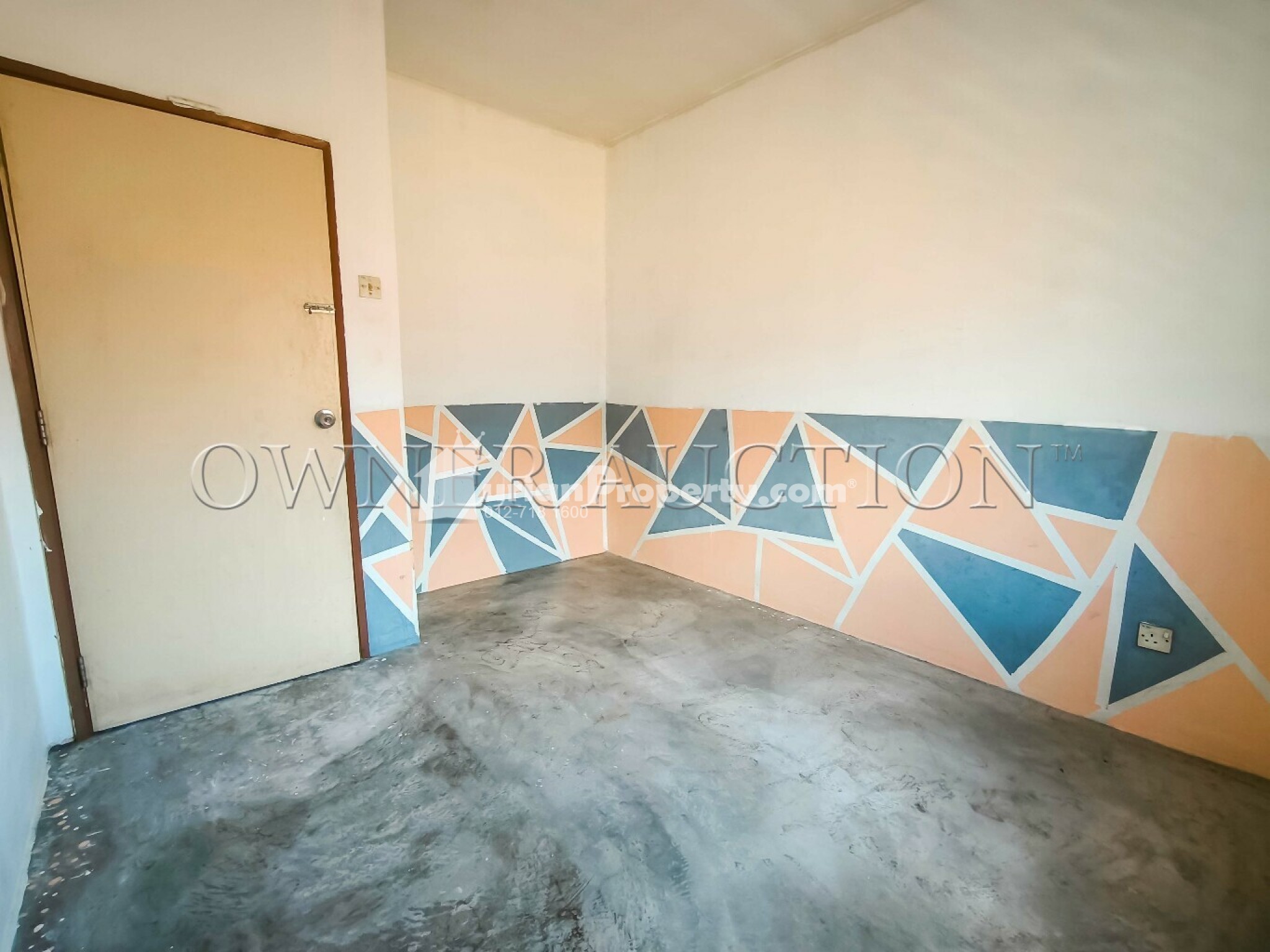 Apartment For Auction at Putra Permai Type A