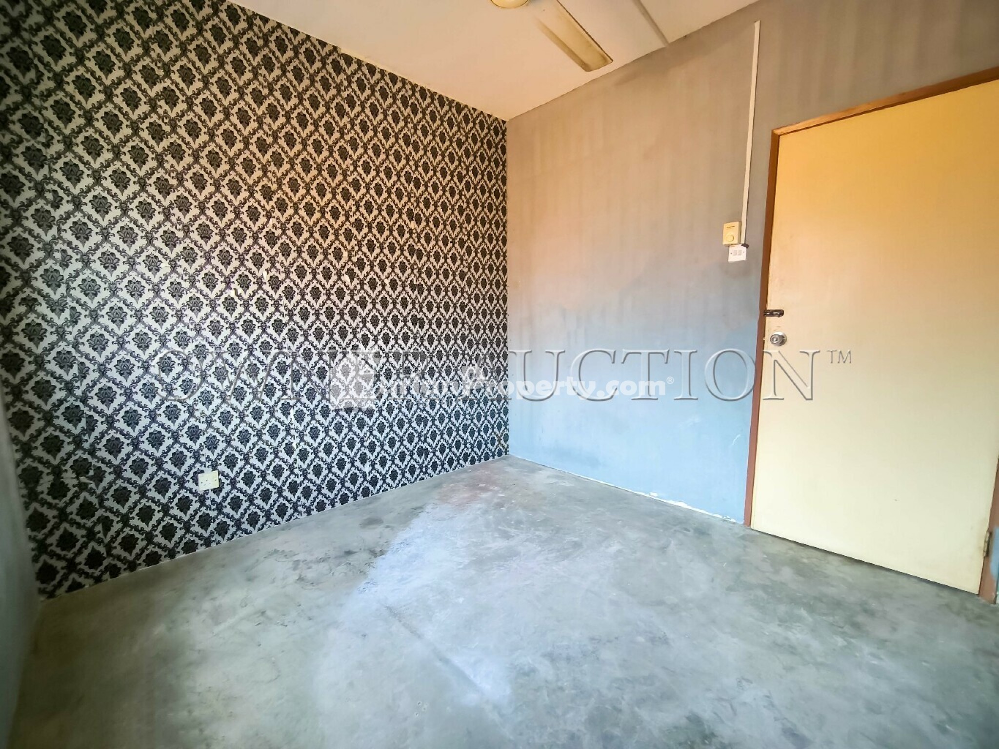 Apartment For Auction at Putra Permai Type A