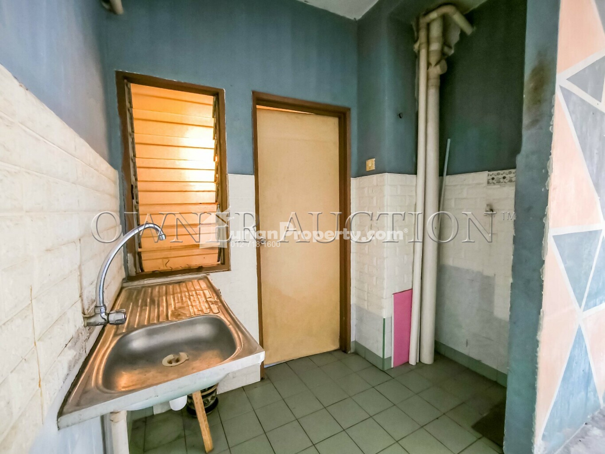 Apartment For Auction at Putra Permai Type A