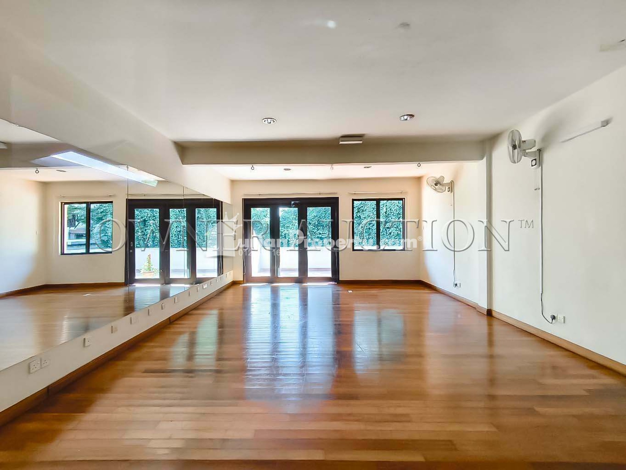 Condo For Auction at Armanee Condominium