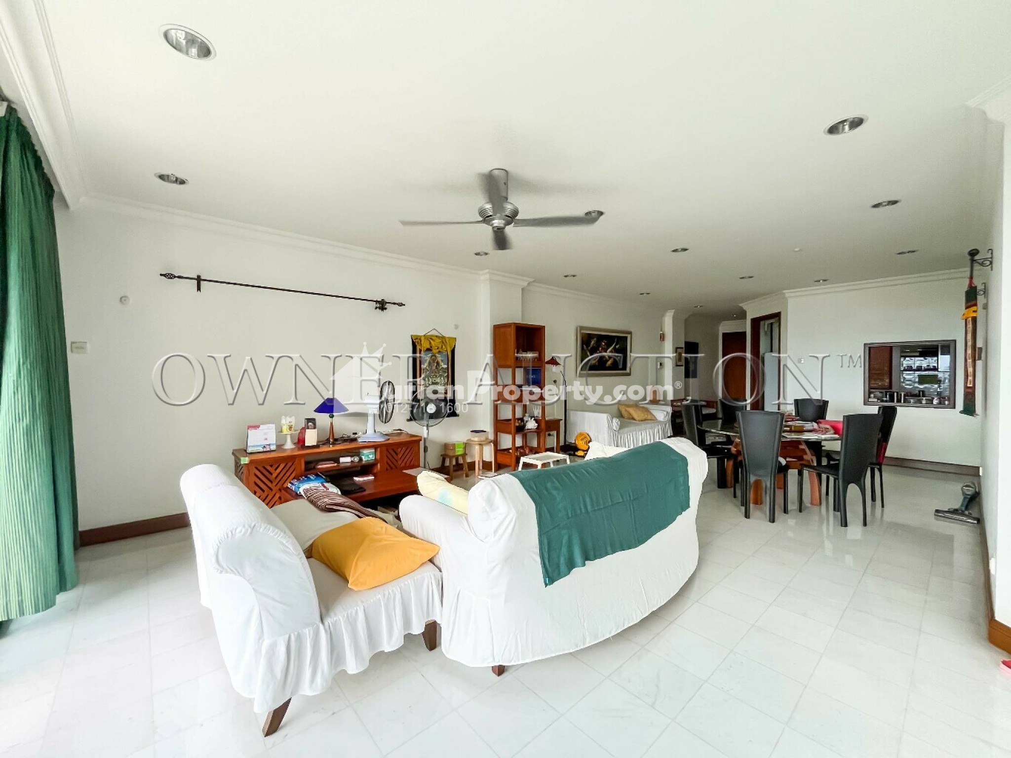 Condo For Auction at Araville