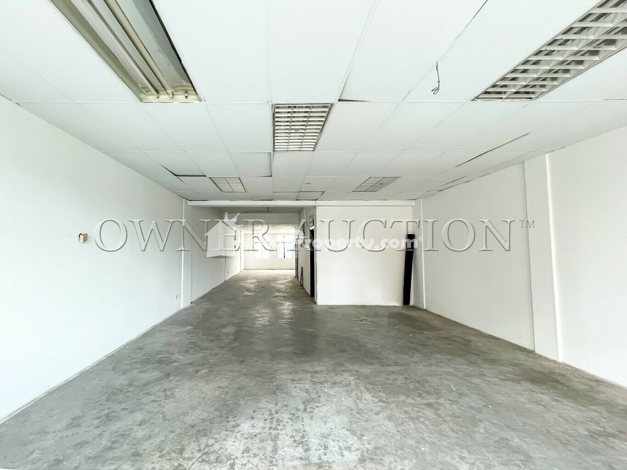 Shop Office For Auction at Precinct 8