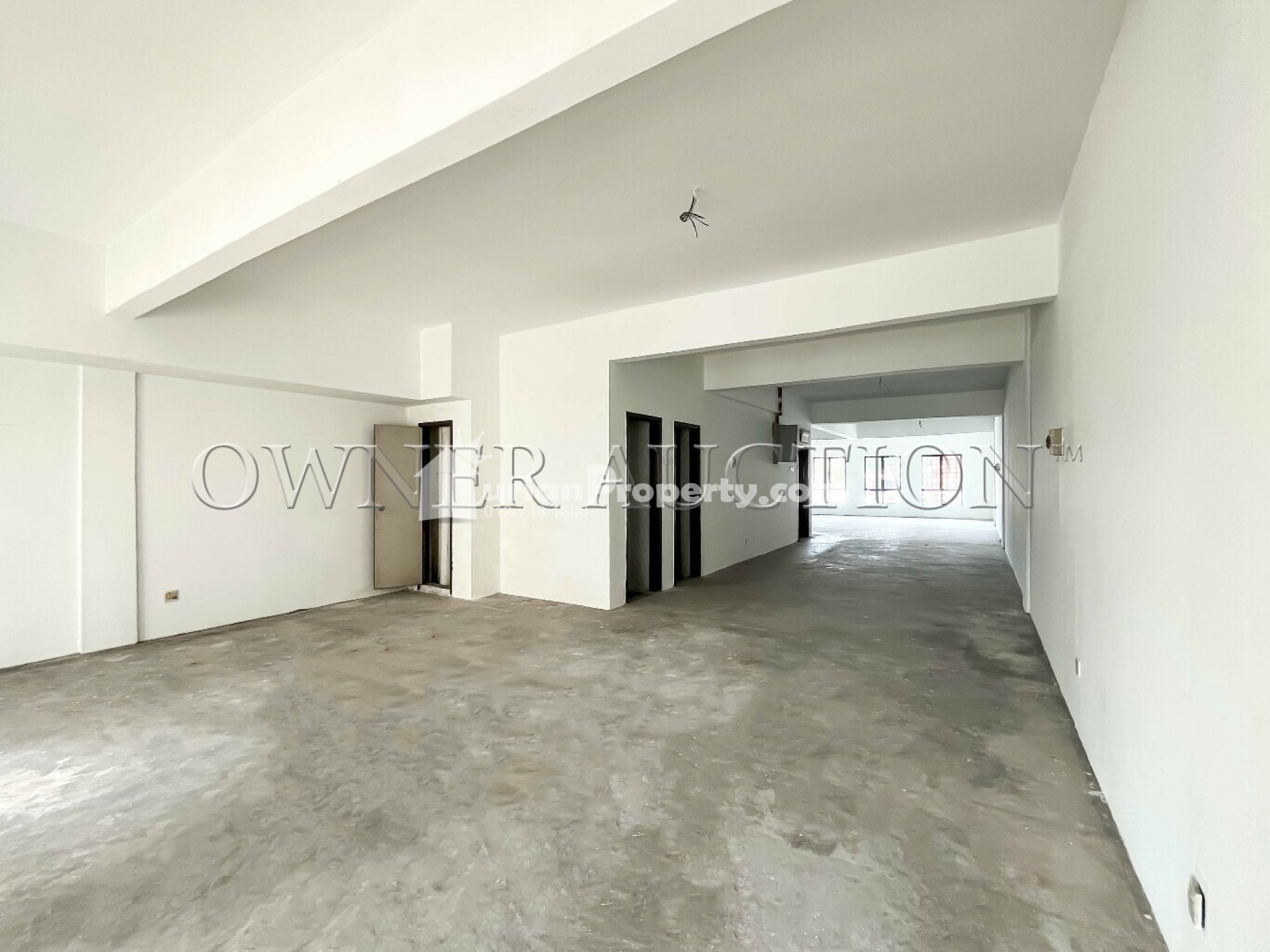 Shop Office For Auction at Precinct 8