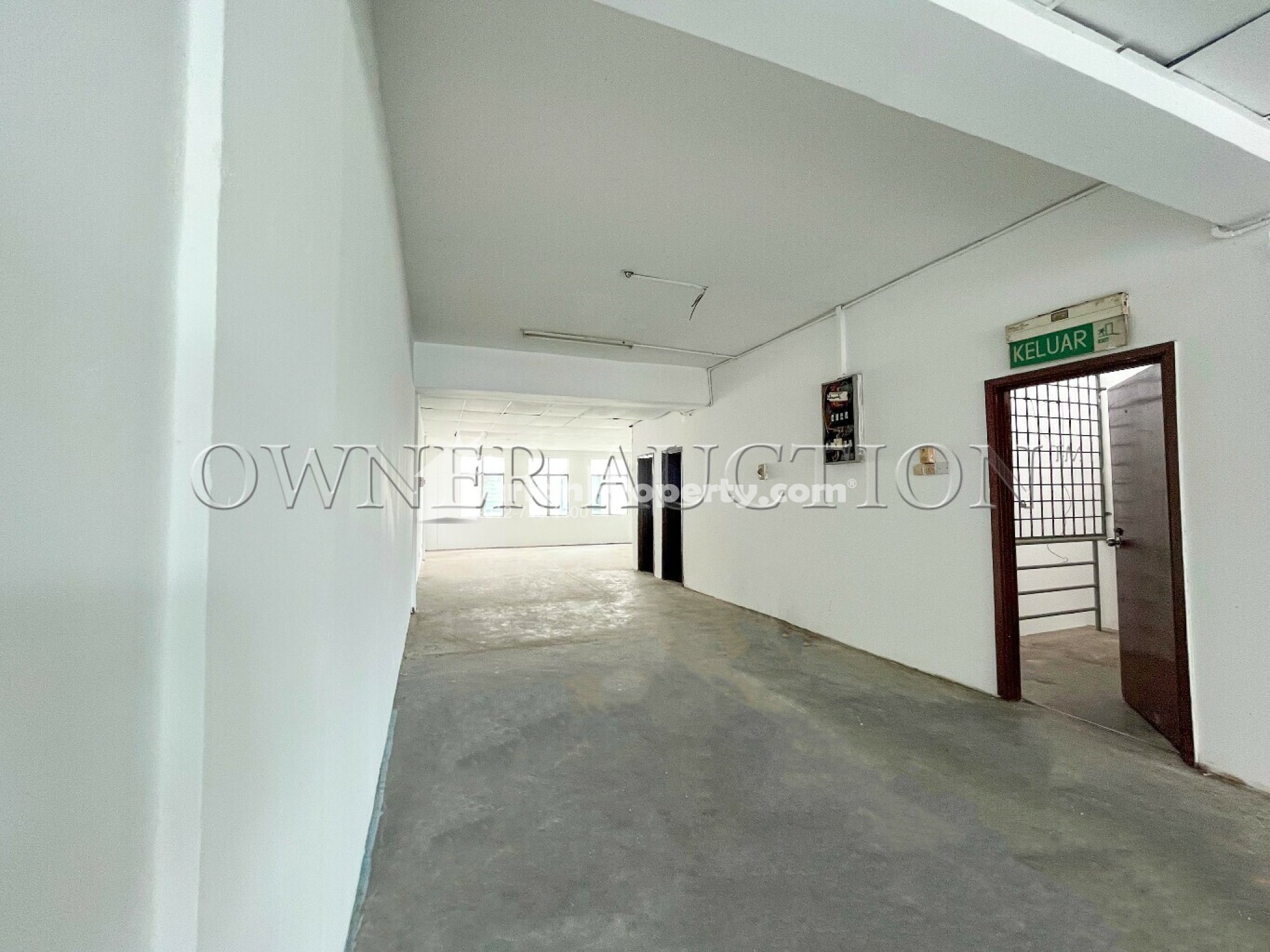 Shop Office For Auction at Precinct 8