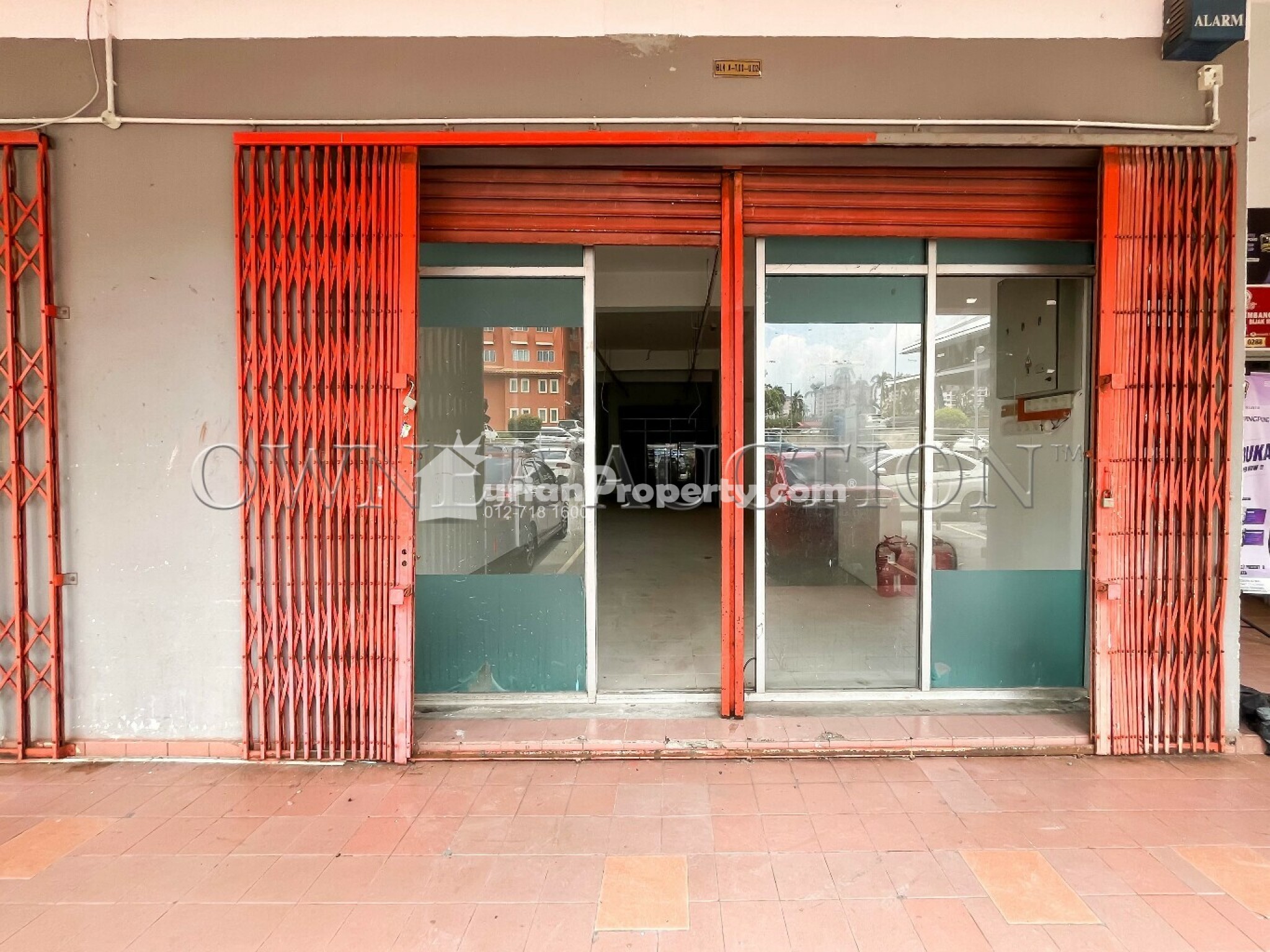 Shop Office For Auction at Precinct 8