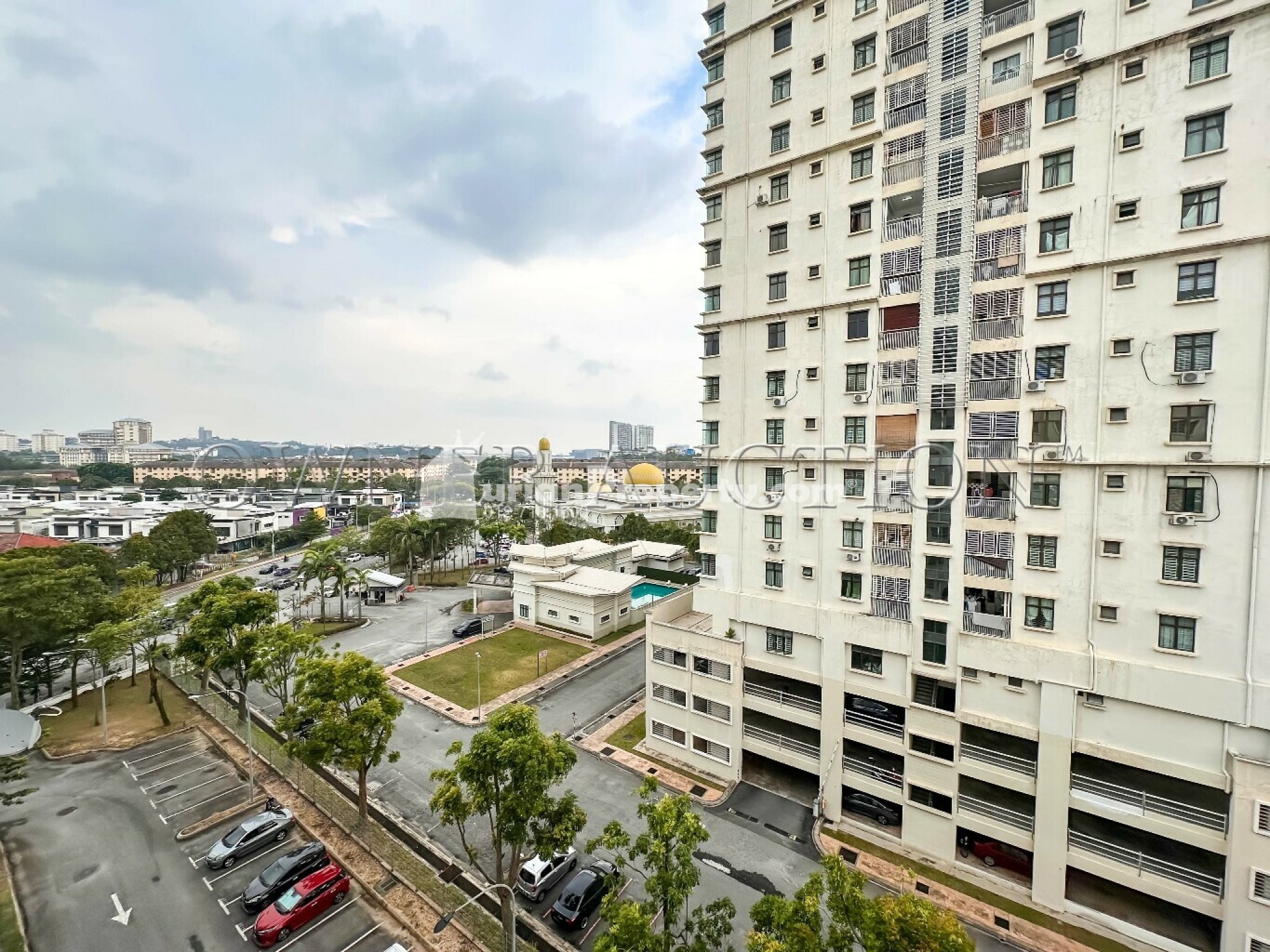 Apartment For Auction at Kristal View