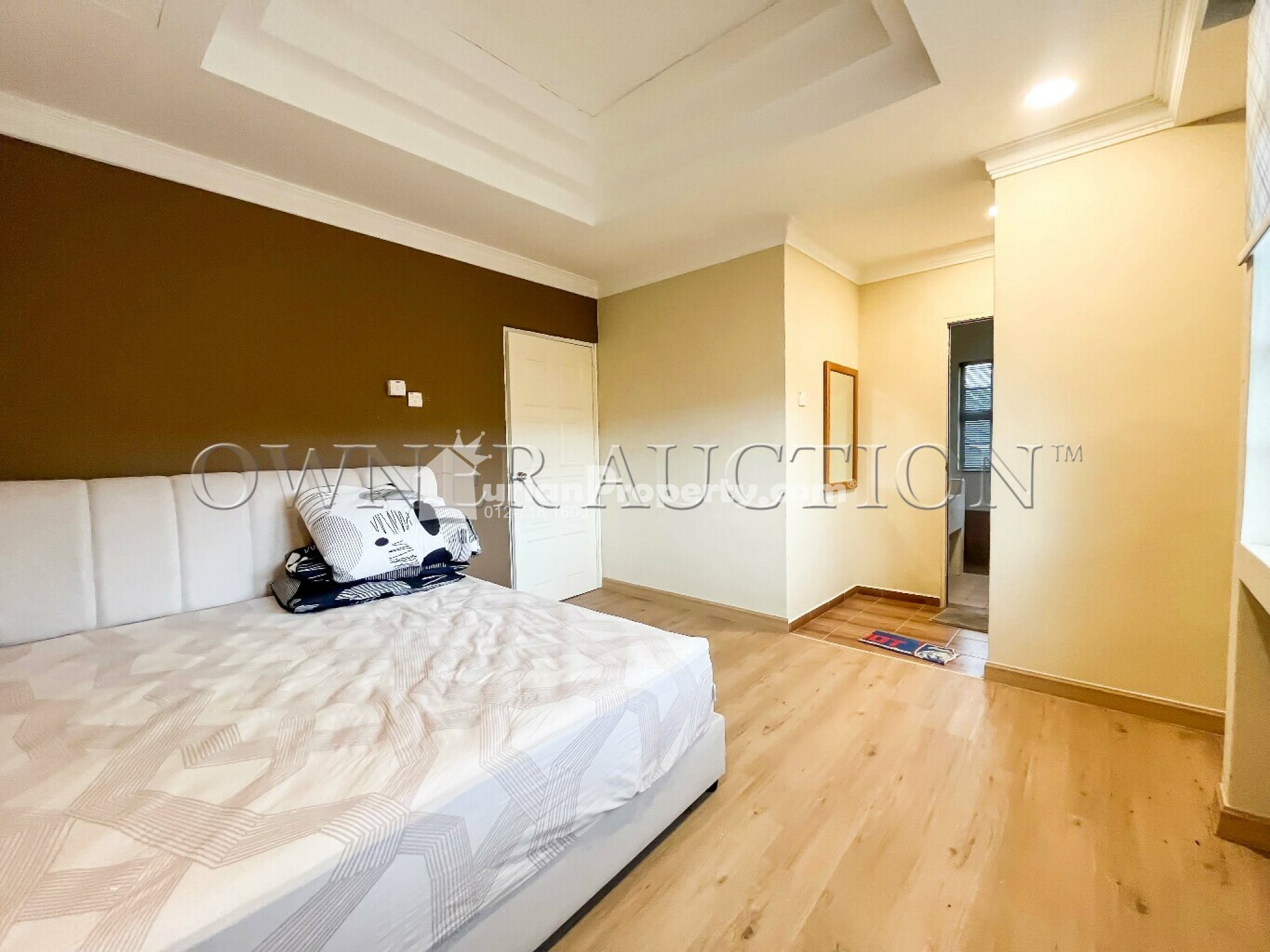 Condo For Auction at Casa Mila Victoria