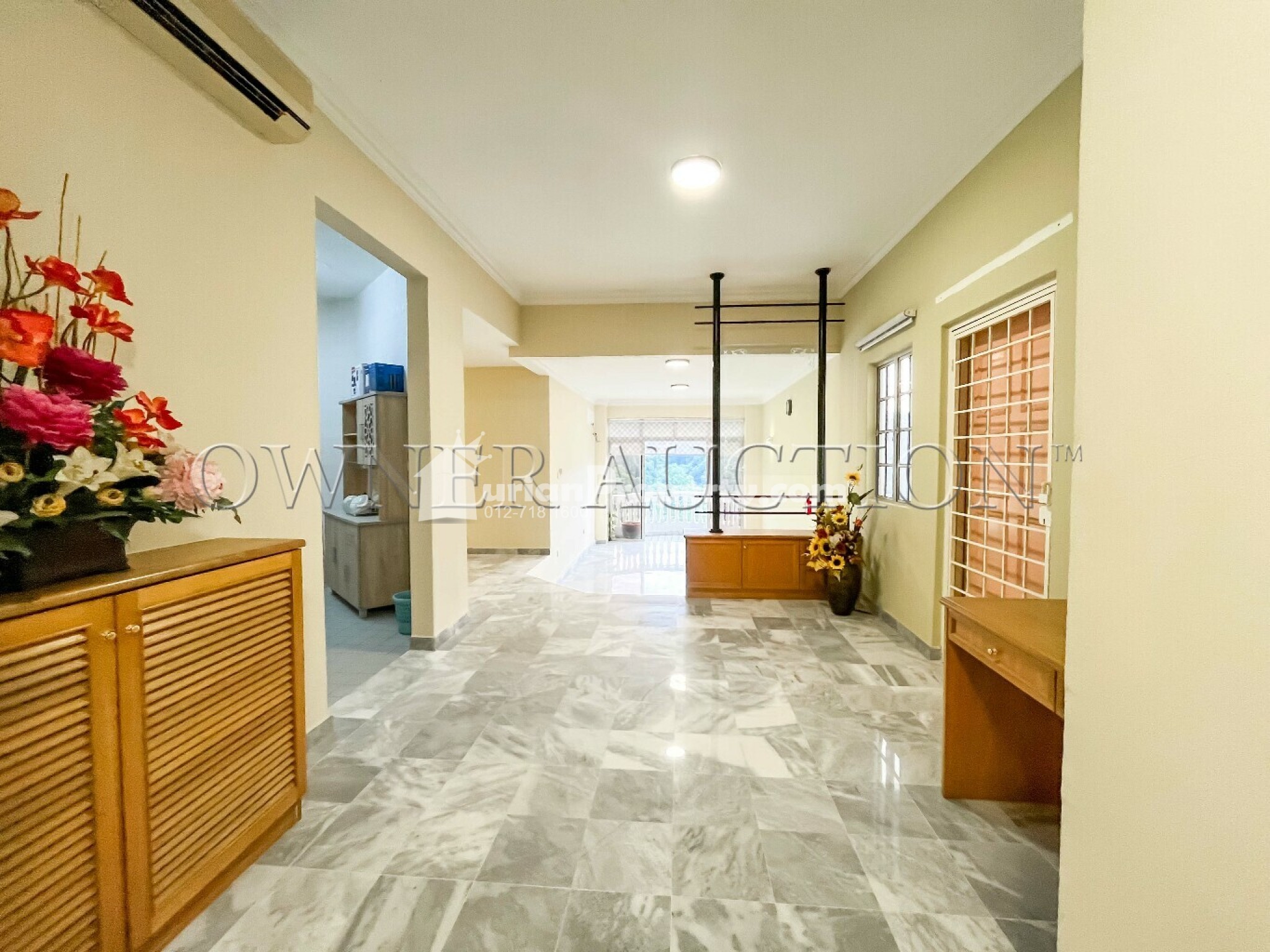 Condo For Auction at Casa Mila Victoria