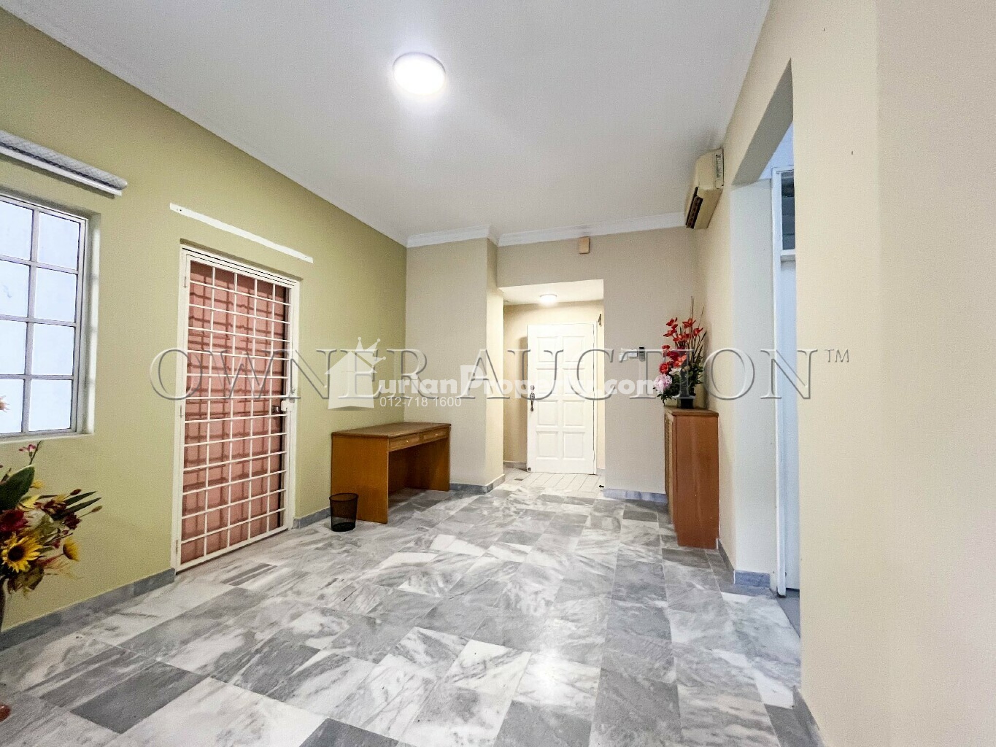 Condo For Auction at Casa Mila Victoria