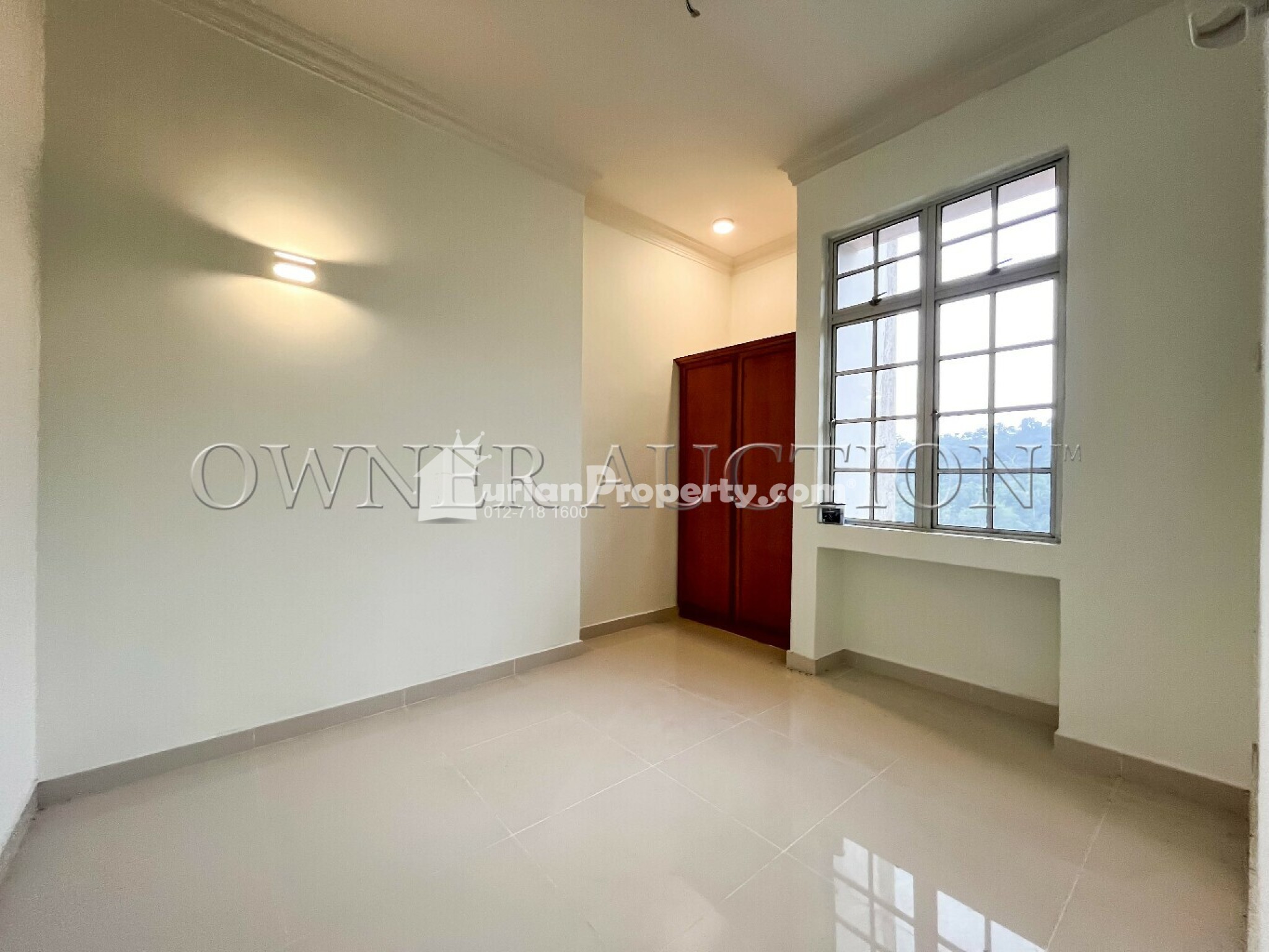 Condo For Auction at Casa Mila Victoria