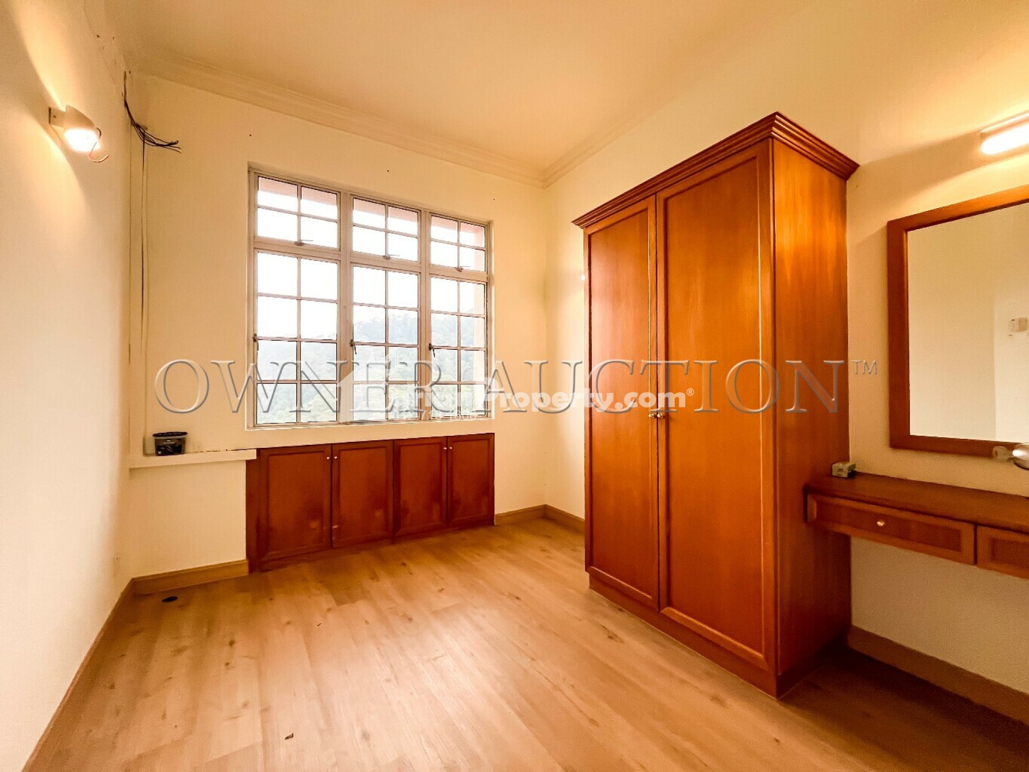 Condo For Auction at Casa Mila Victoria