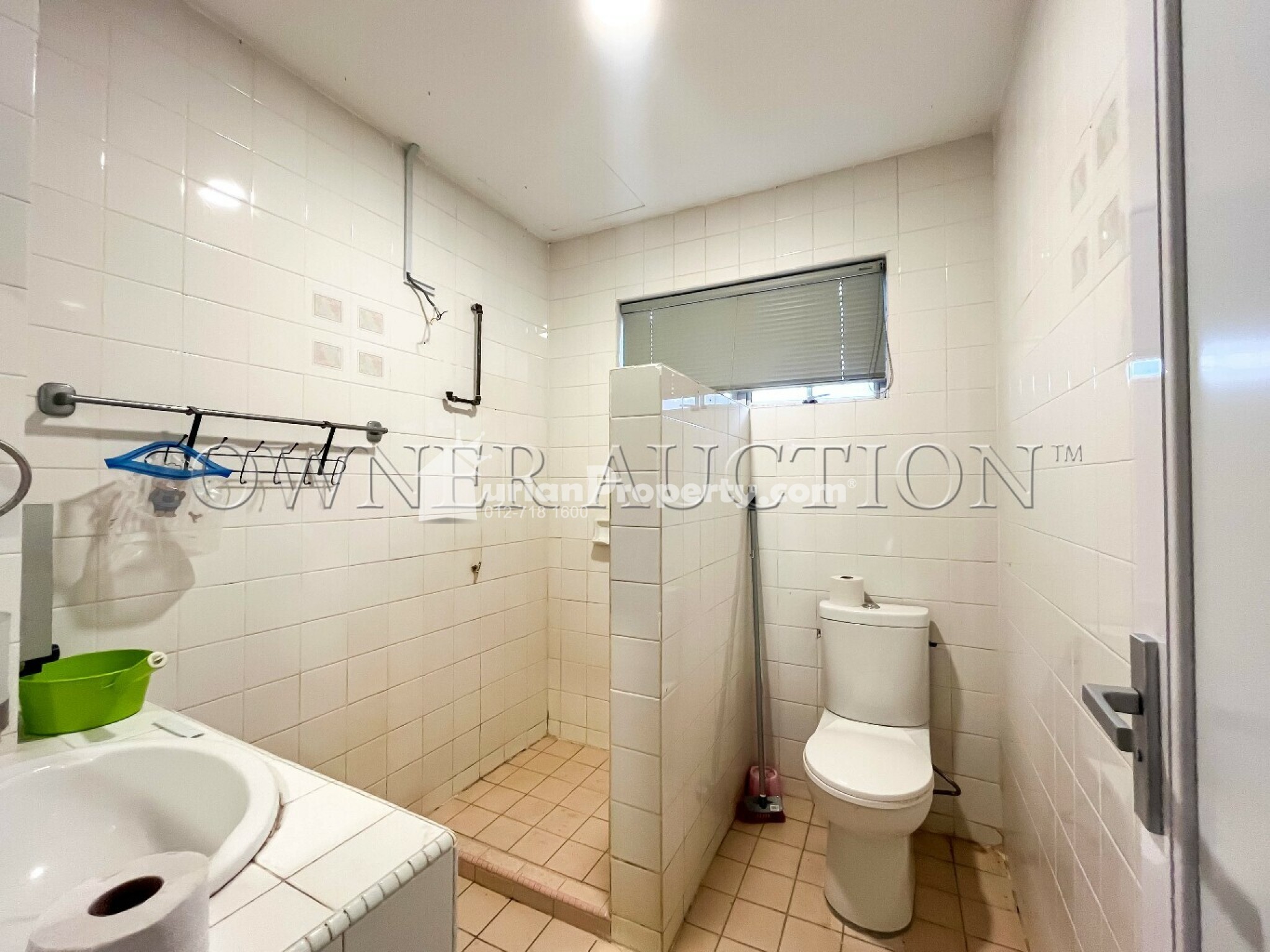Condo For Auction at Casa Mila Victoria