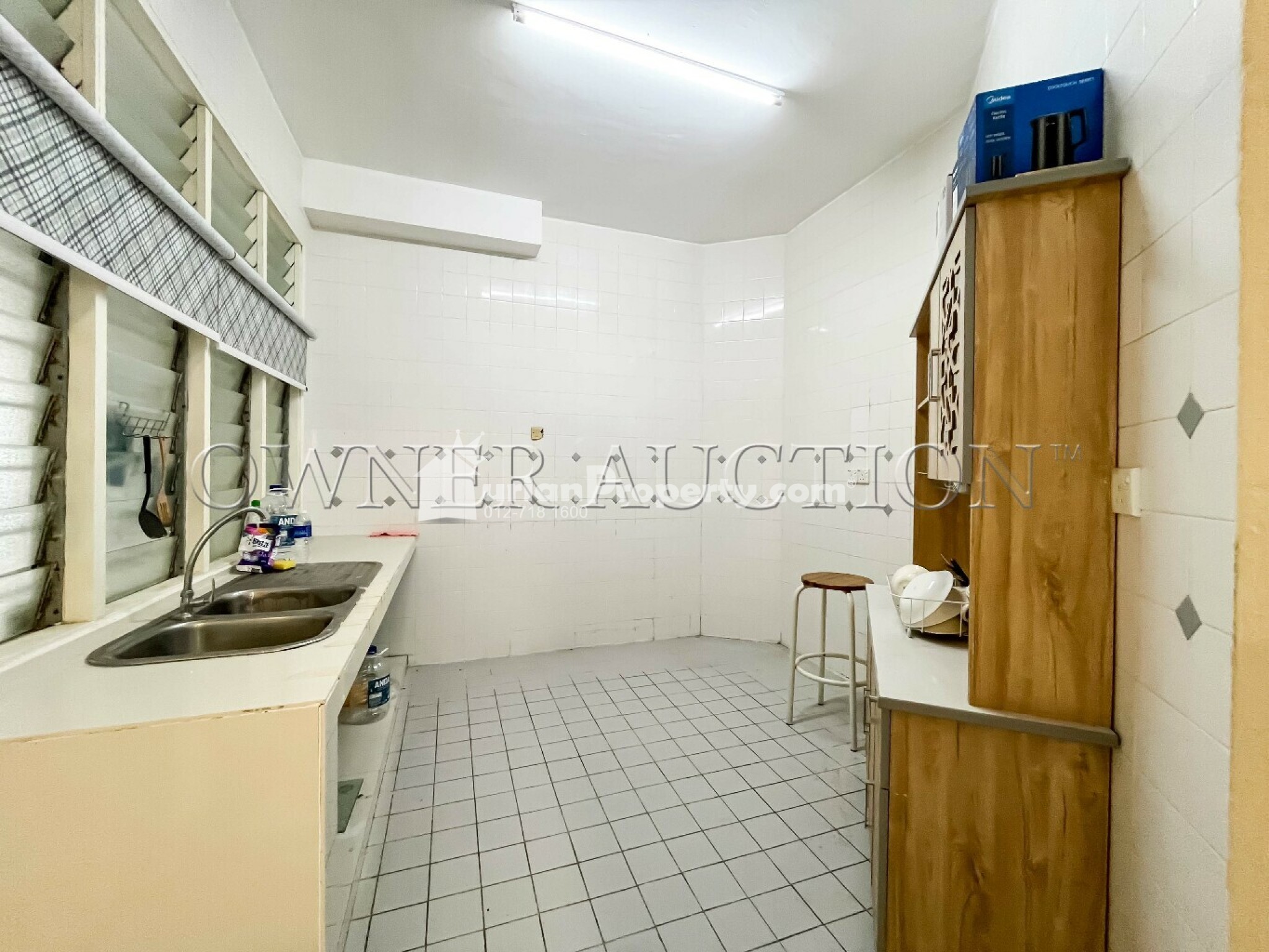 Condo For Auction at Casa Mila Victoria