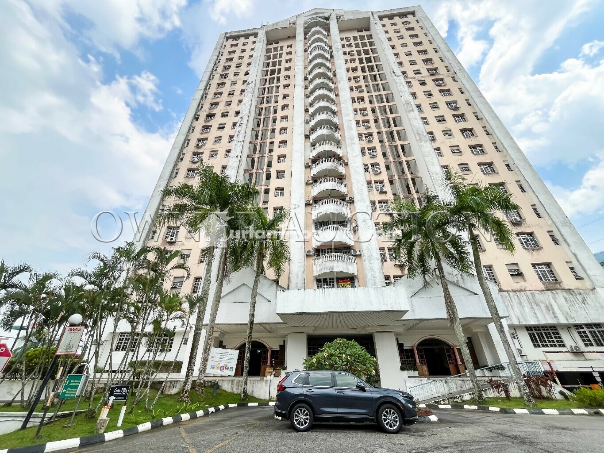 Condo For Auction at Casa Mila Victoria