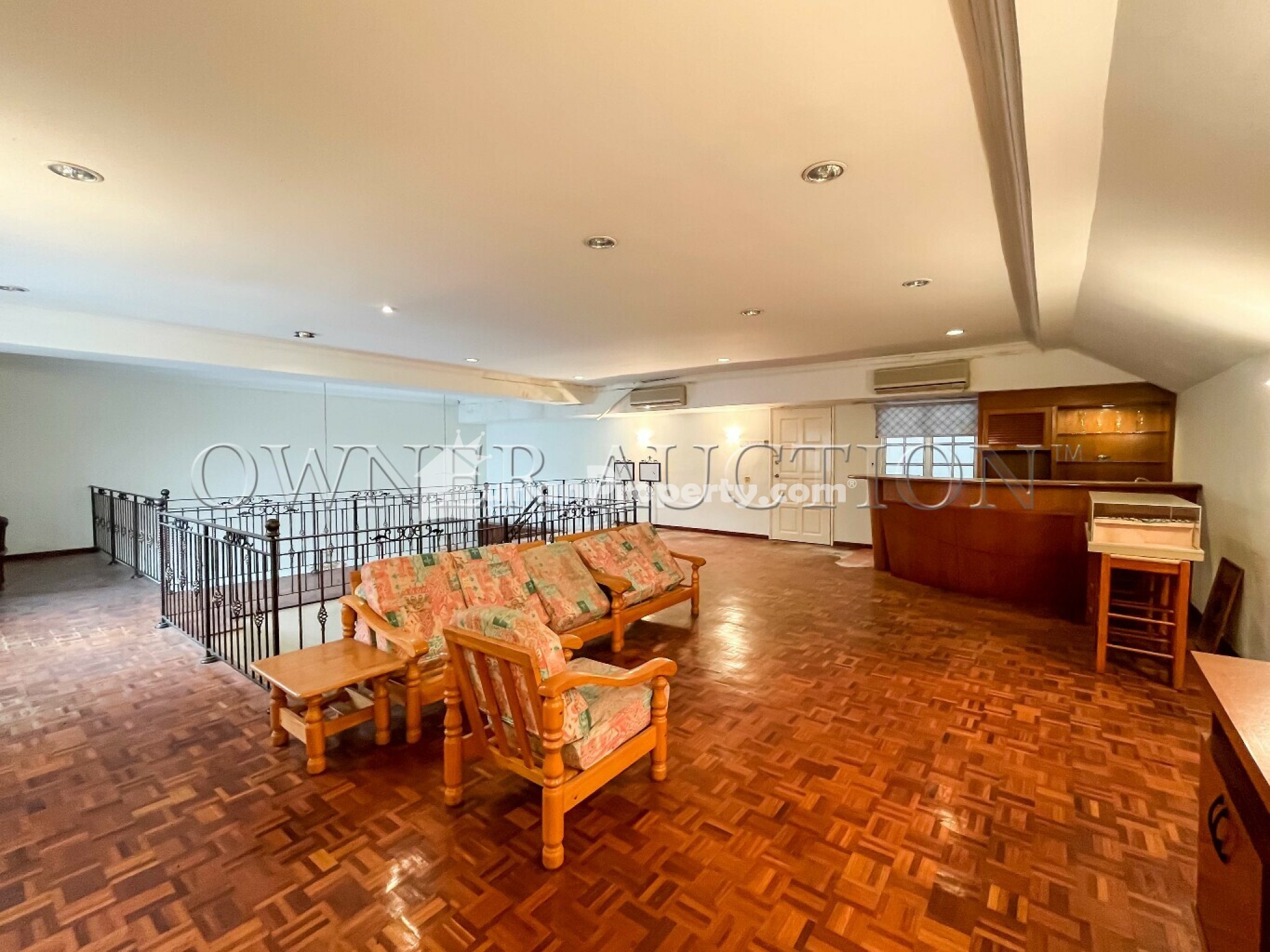 Condo For Auction at Casa Mila Victoria