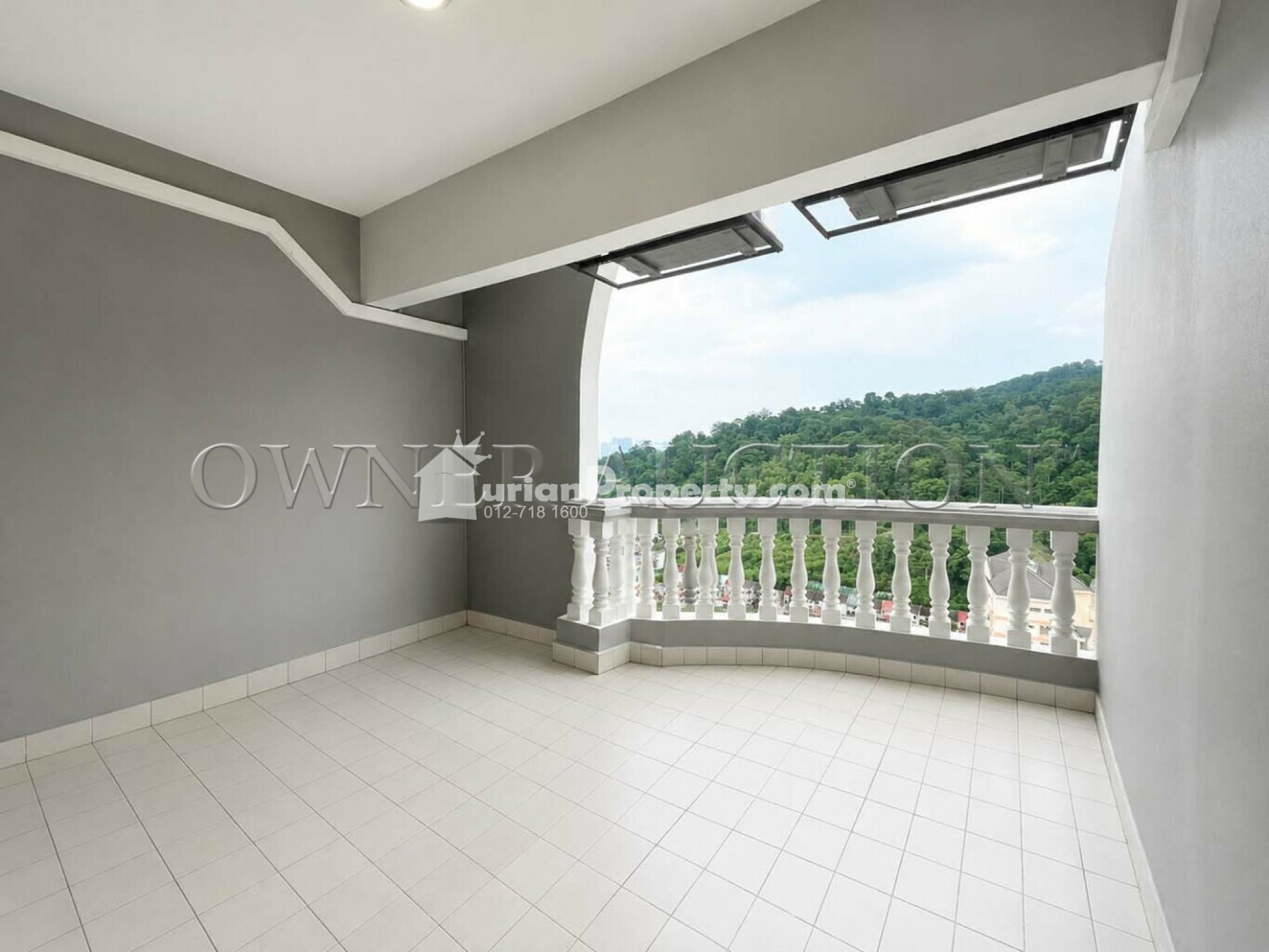 Condo For Auction at Casa Mila Victoria