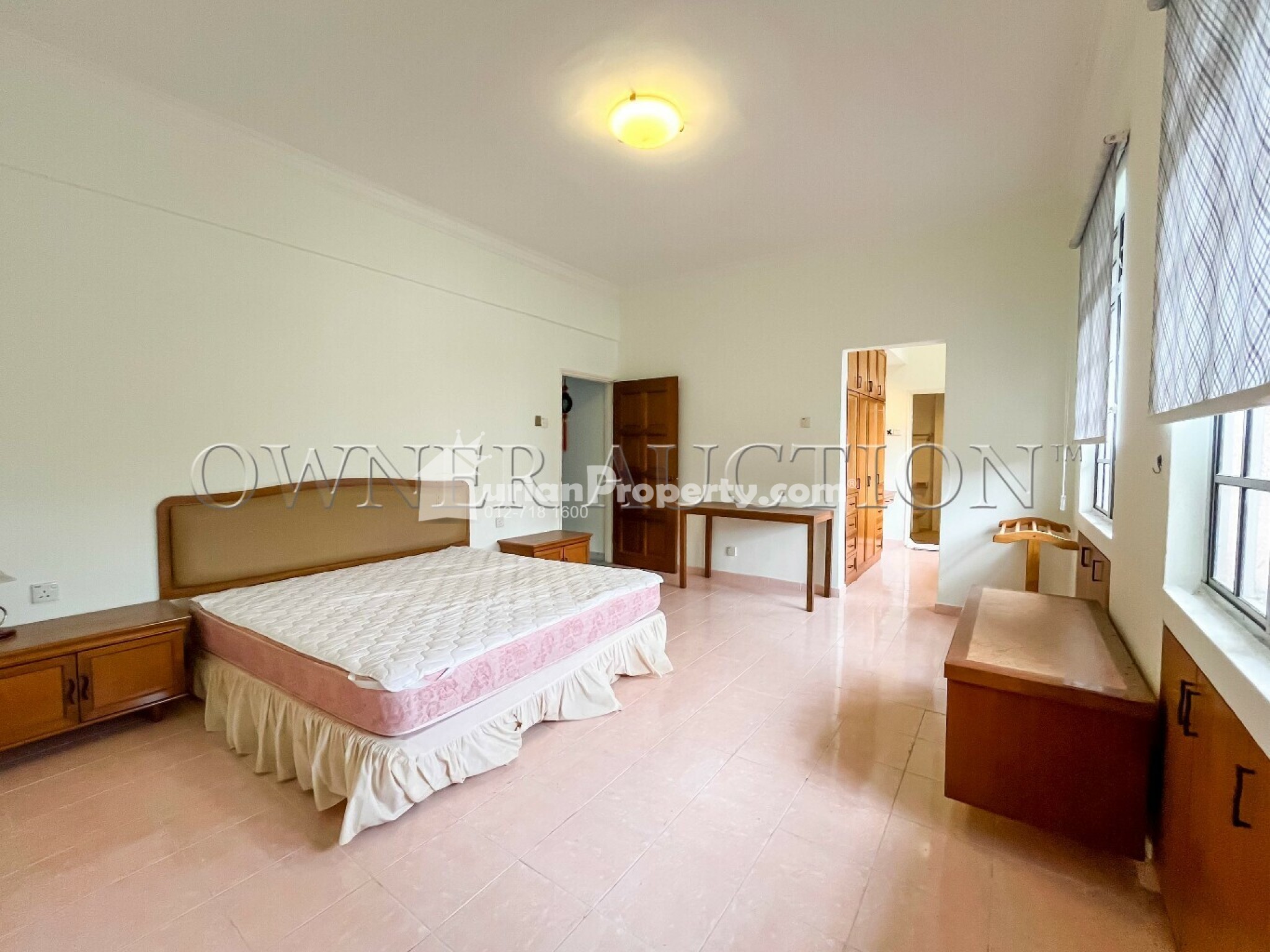Condo For Auction at Casa Mila Victoria